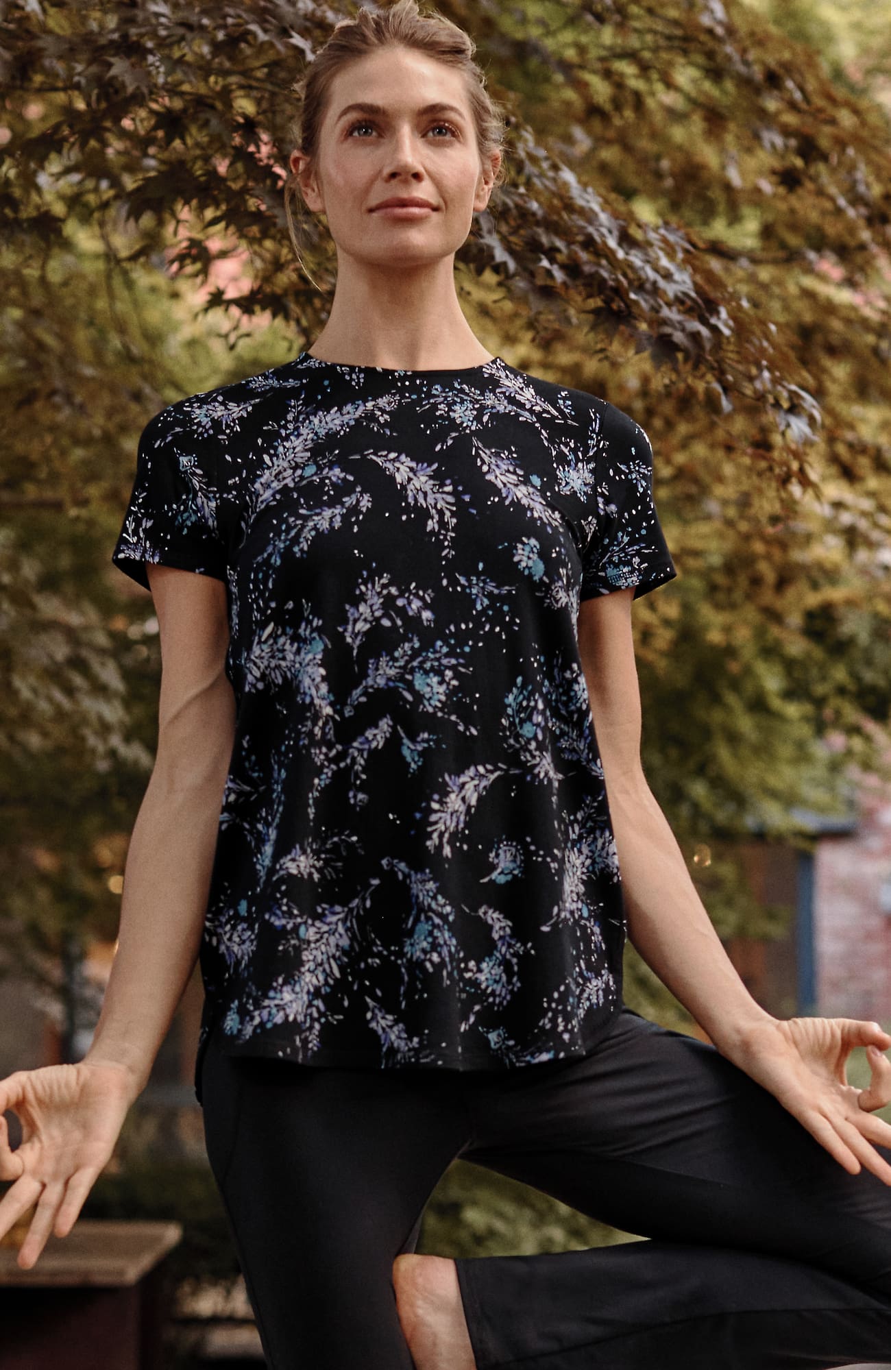 Jjill J.jill Fit Progress Shirttail Tee In Black Frosted Sprigs