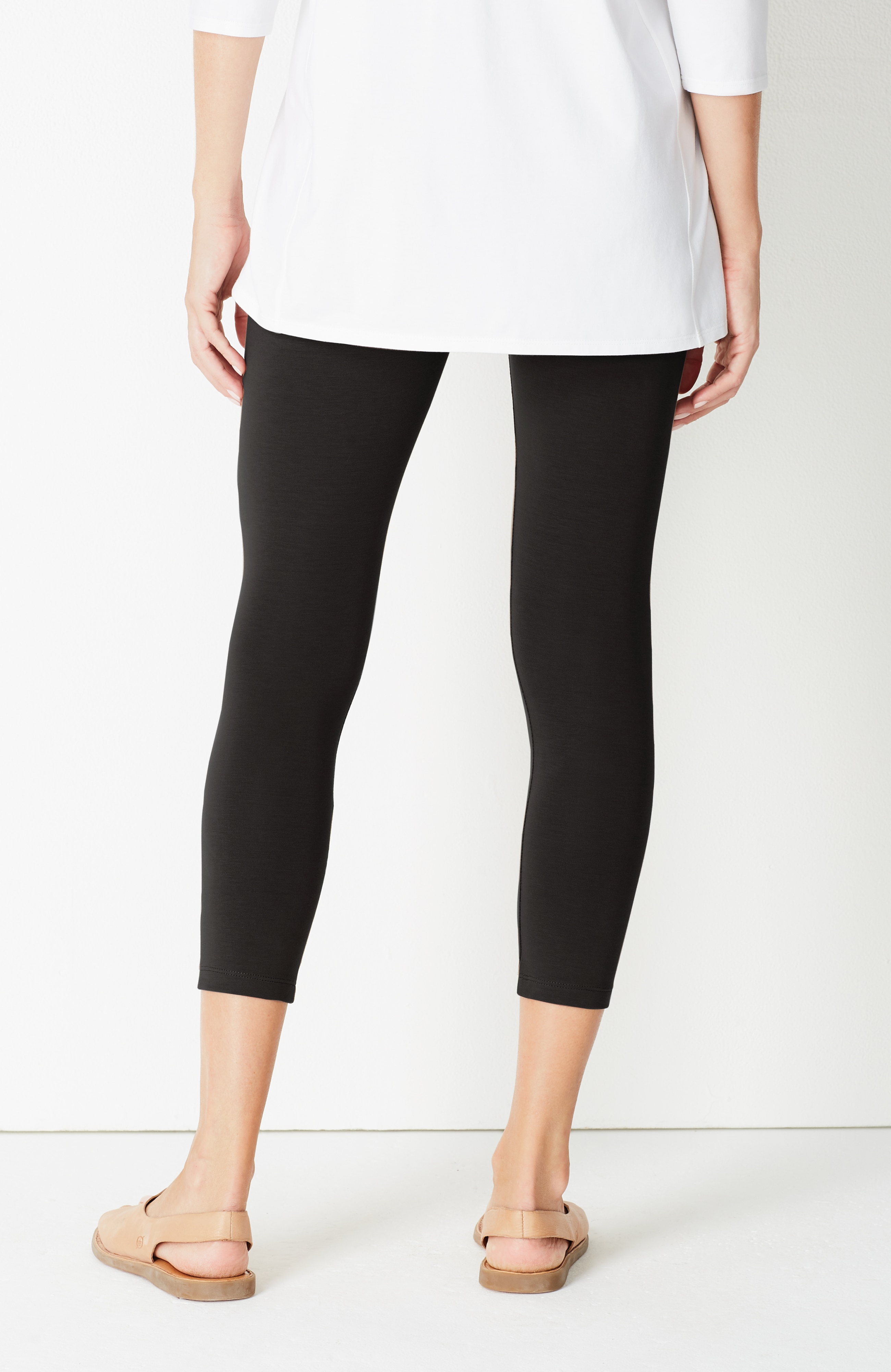 Stay Cool & Stylish In J.Jill Women's Pima Capri Leggings