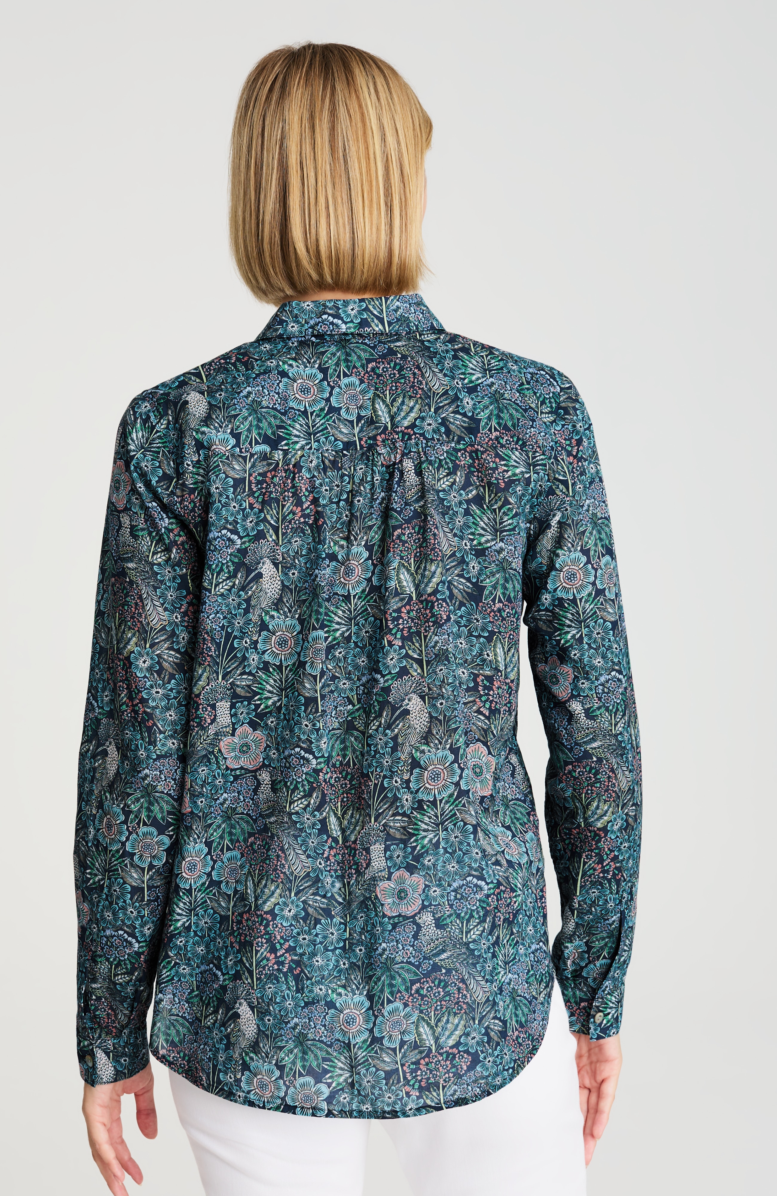 one-pocket shirred-back shirt
