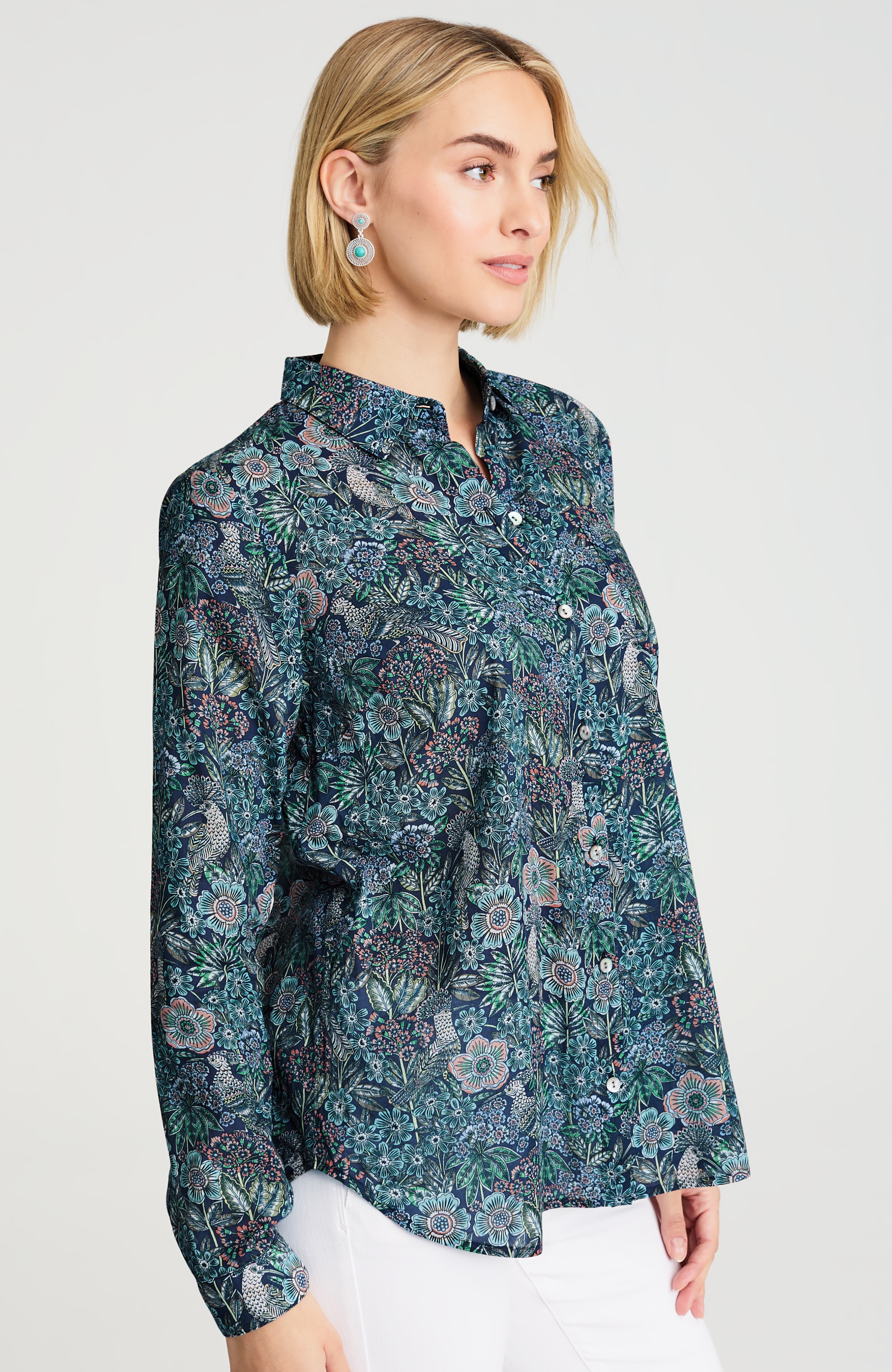 one-pocket shirred-back shirt