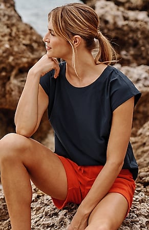 Image for Fit On-The-Go Seamed Shirttail Tee