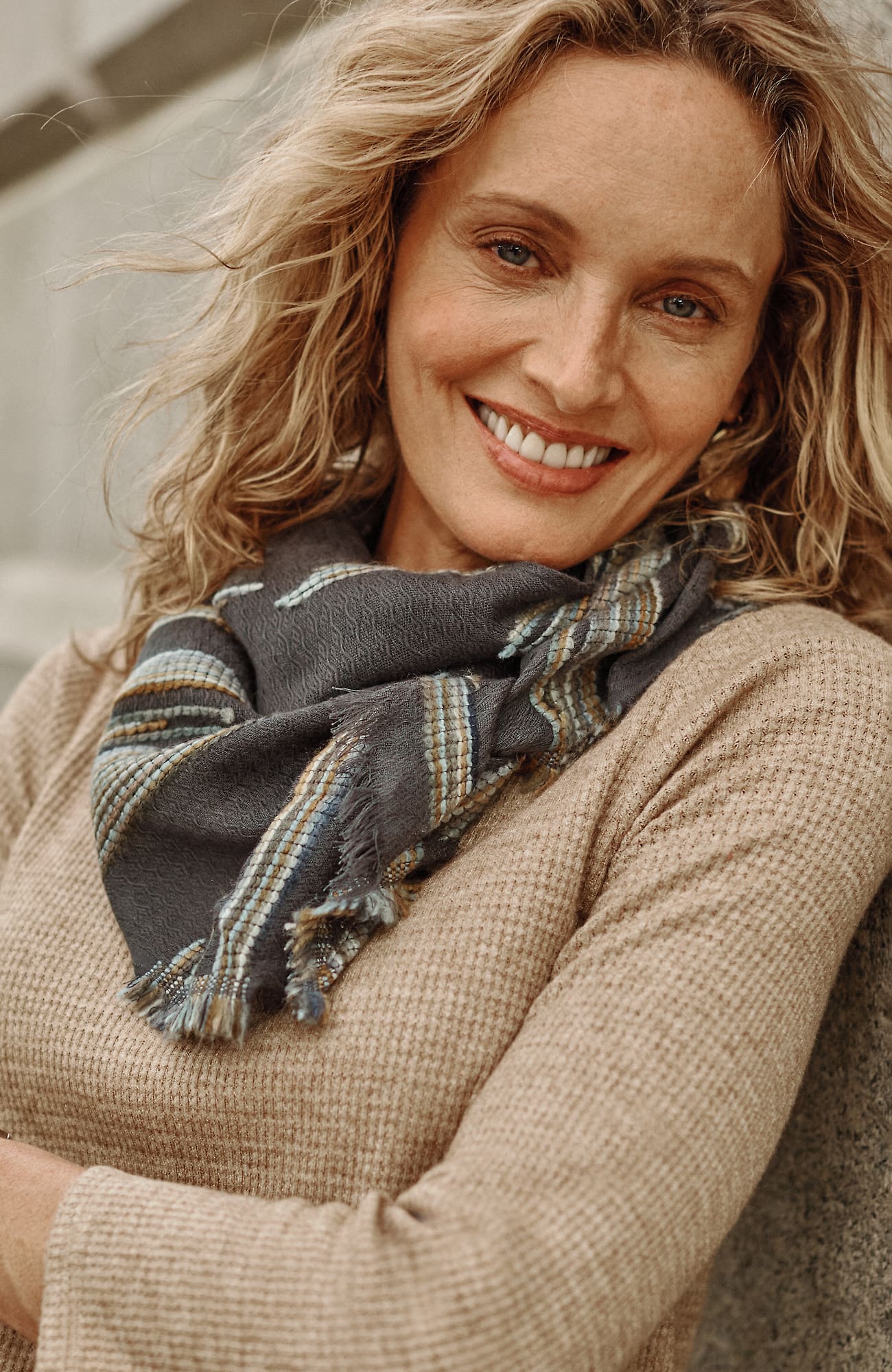 Jjill J.jill Space-dyed Textured Triangle Scarf In Grey Onyx