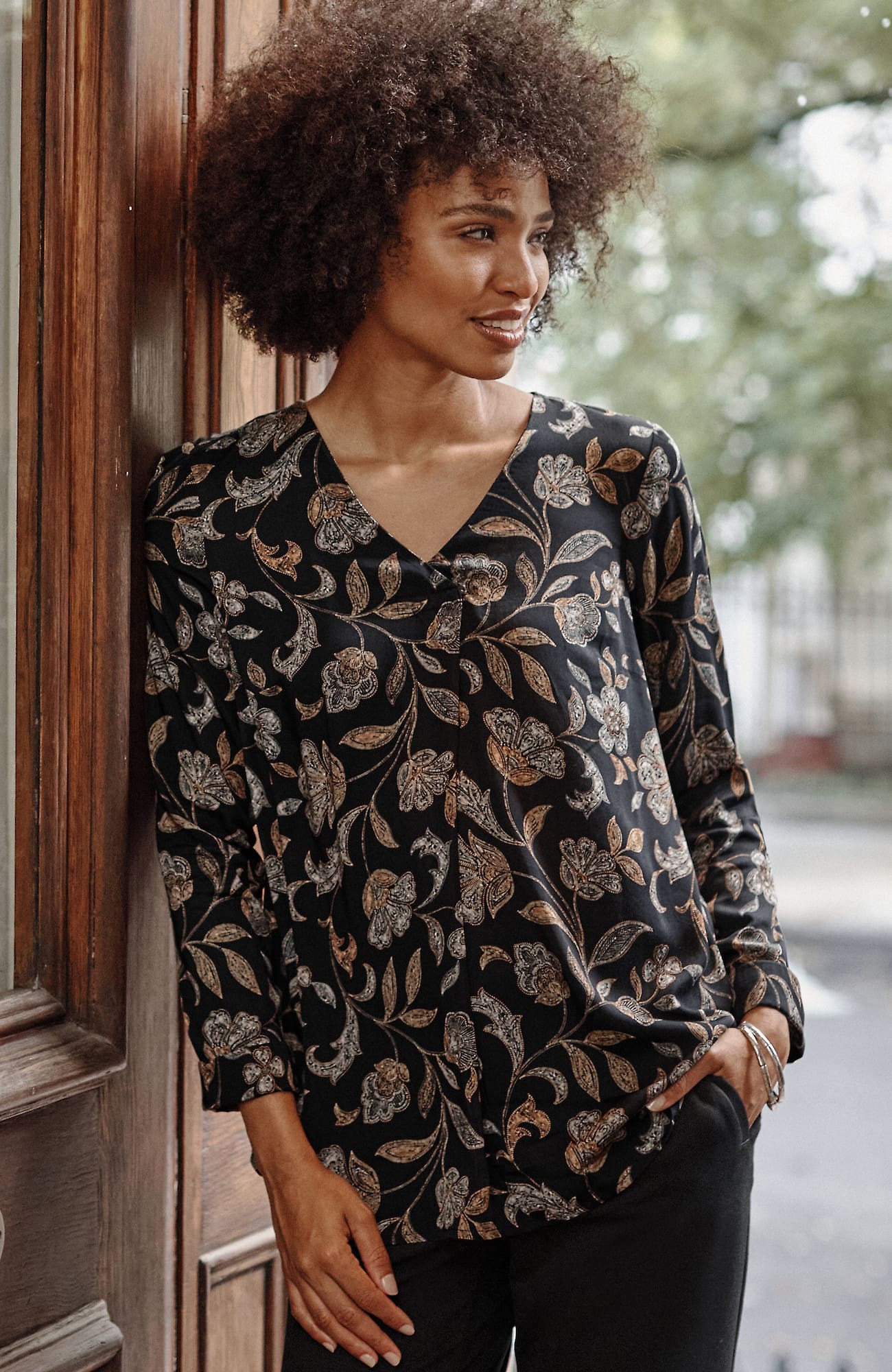 Jjill J.jill Printed Satin V-neck Popover In Black Sequin Jacobean