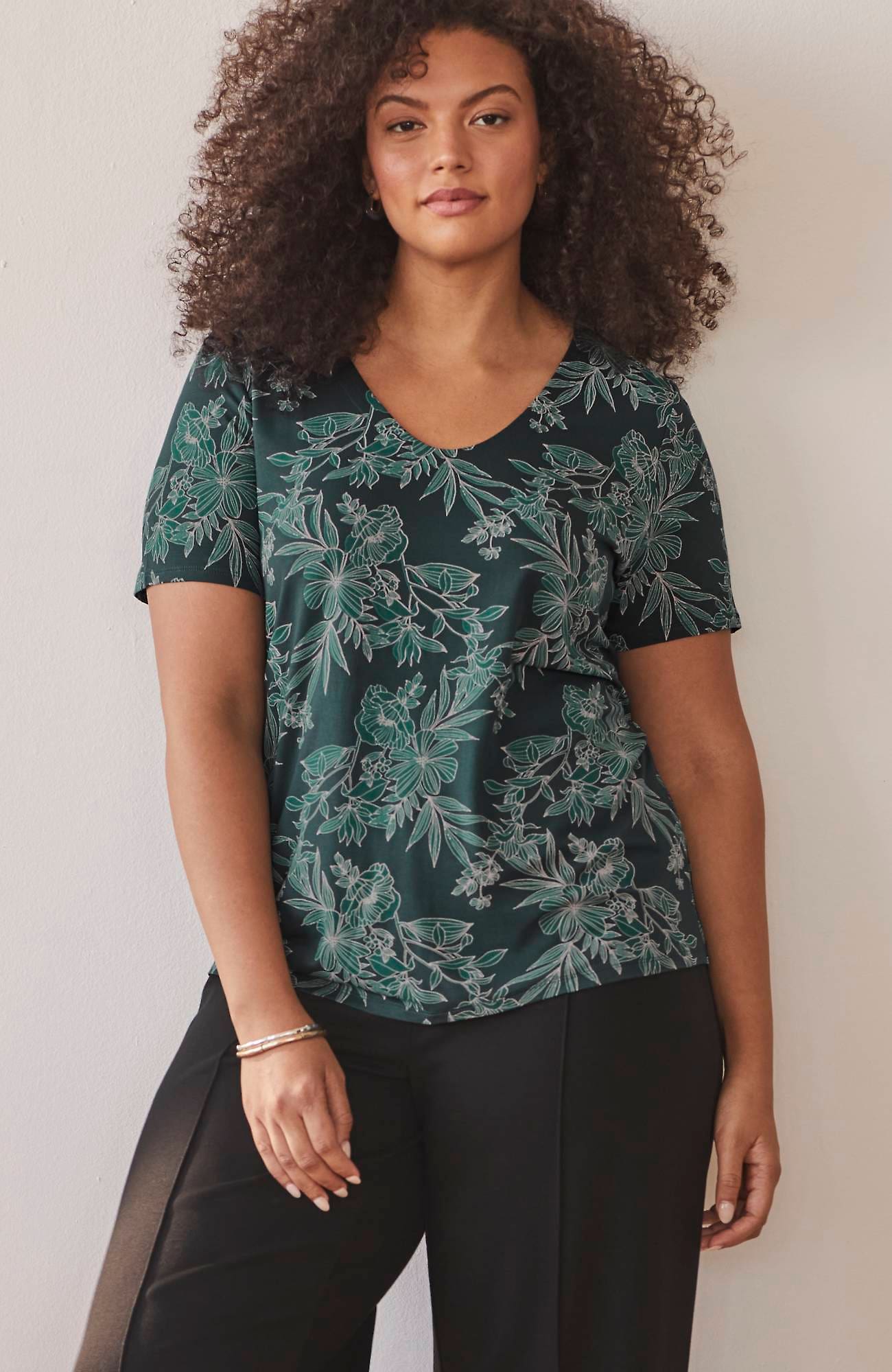 Jjill J.jill Wearever Soft-v-neck Tee In Black Teal Sketched Tropical