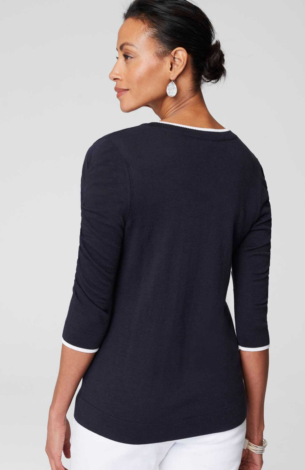 Contrasting-Tipped V-Neck Pullover Sweater