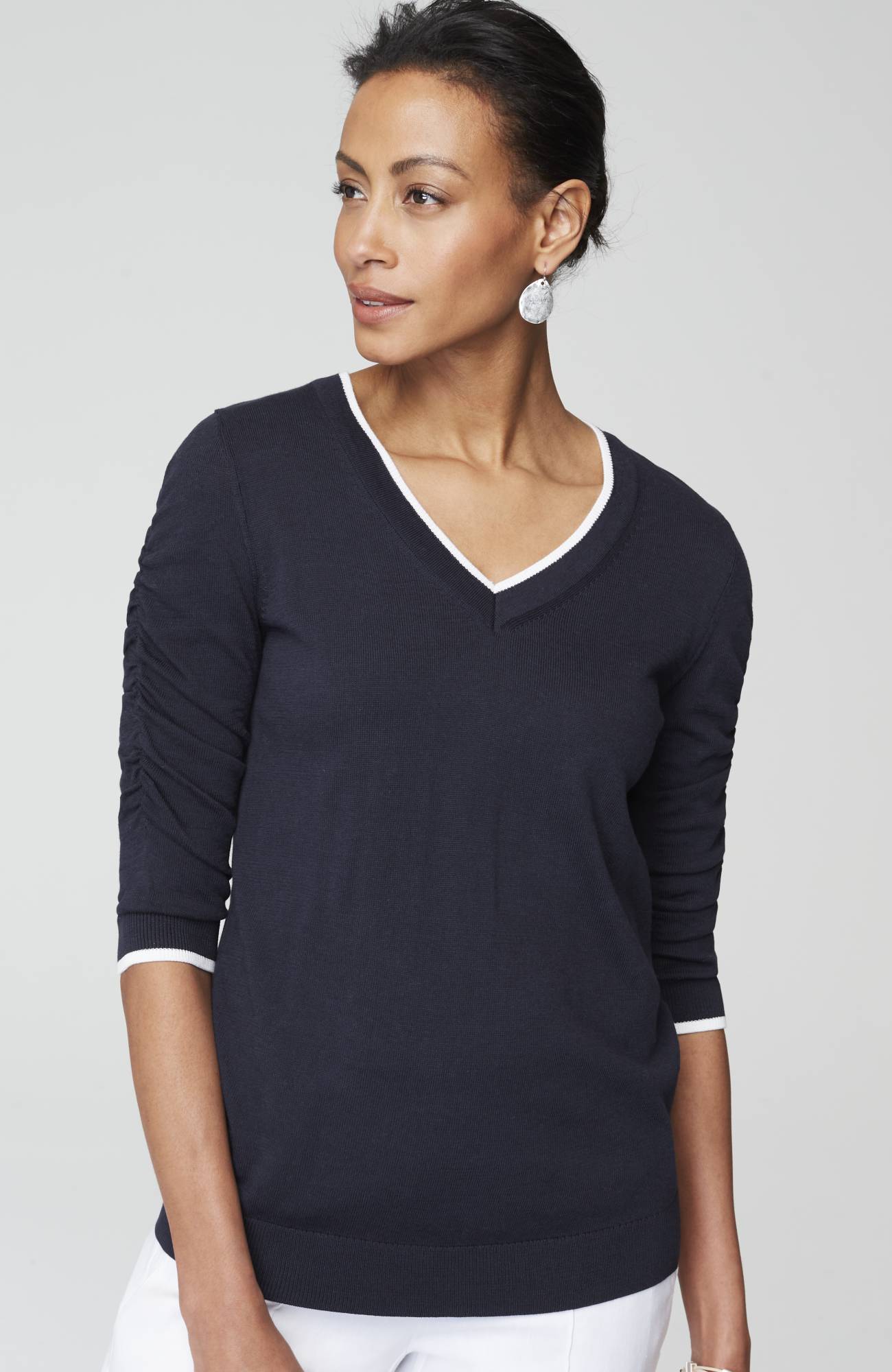 Contrasting-Tipped V-Neck Pullover Sweater