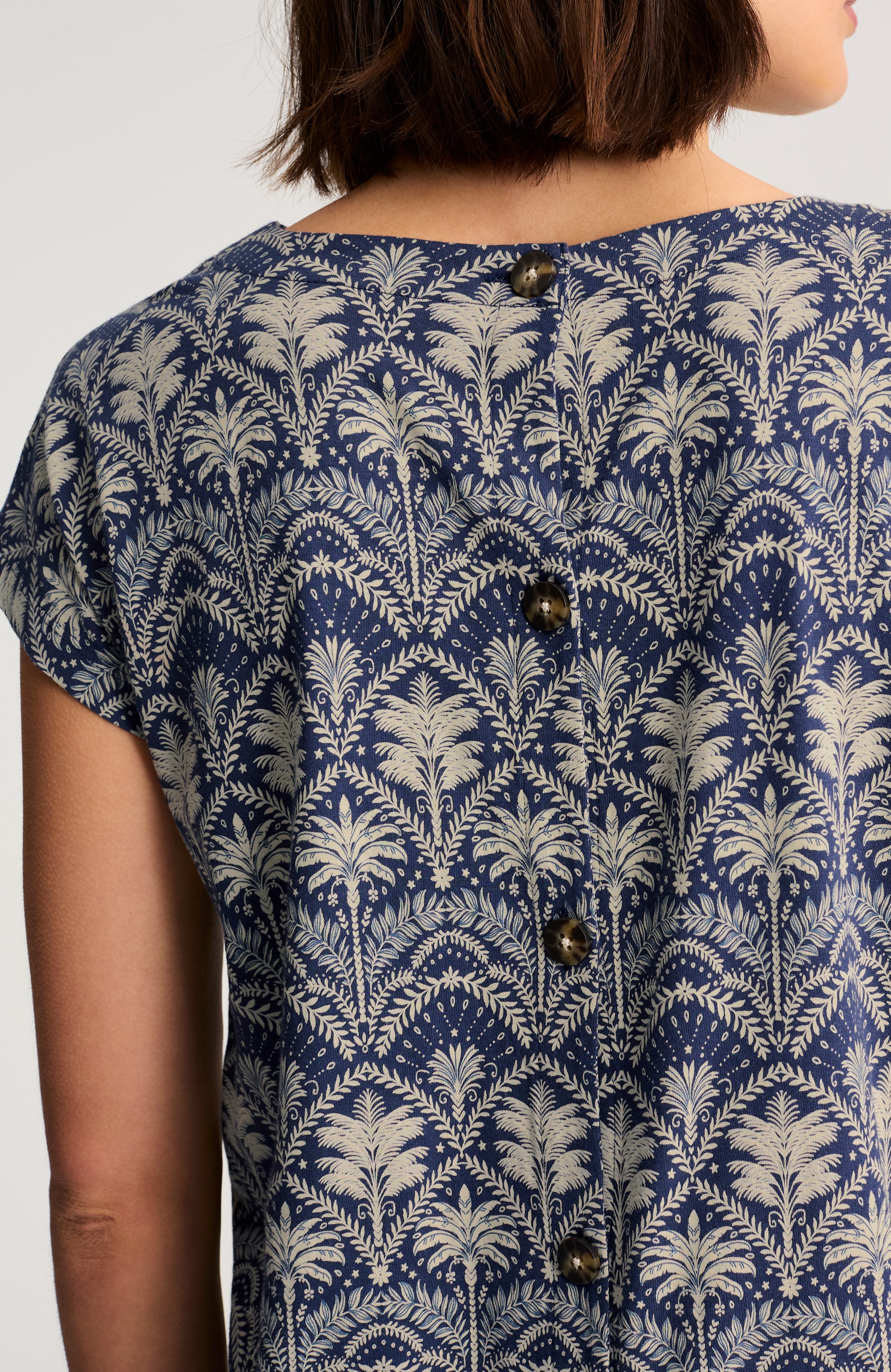 boat-neck buttoned-back tee