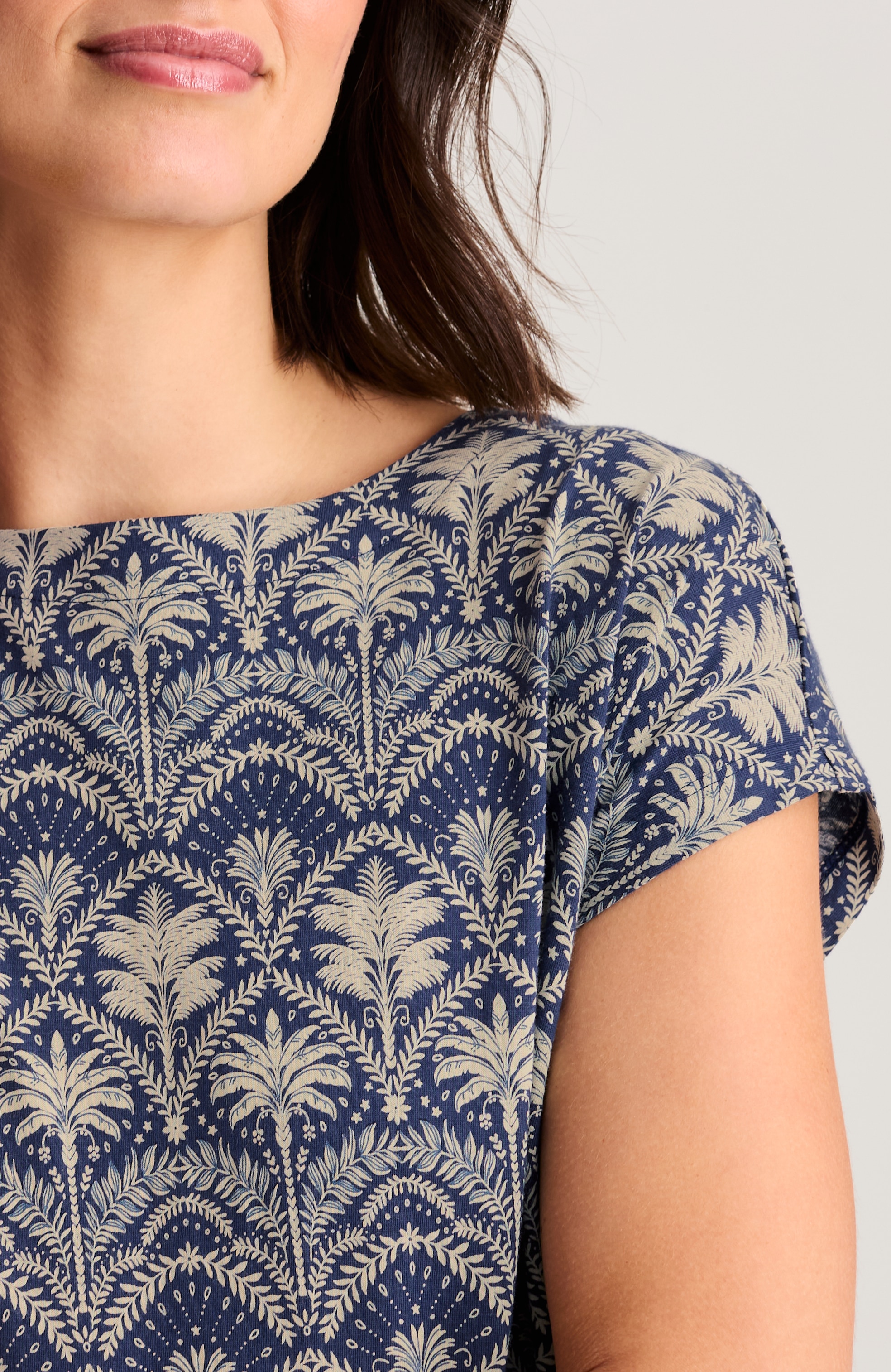 boat-neck buttoned-back tee