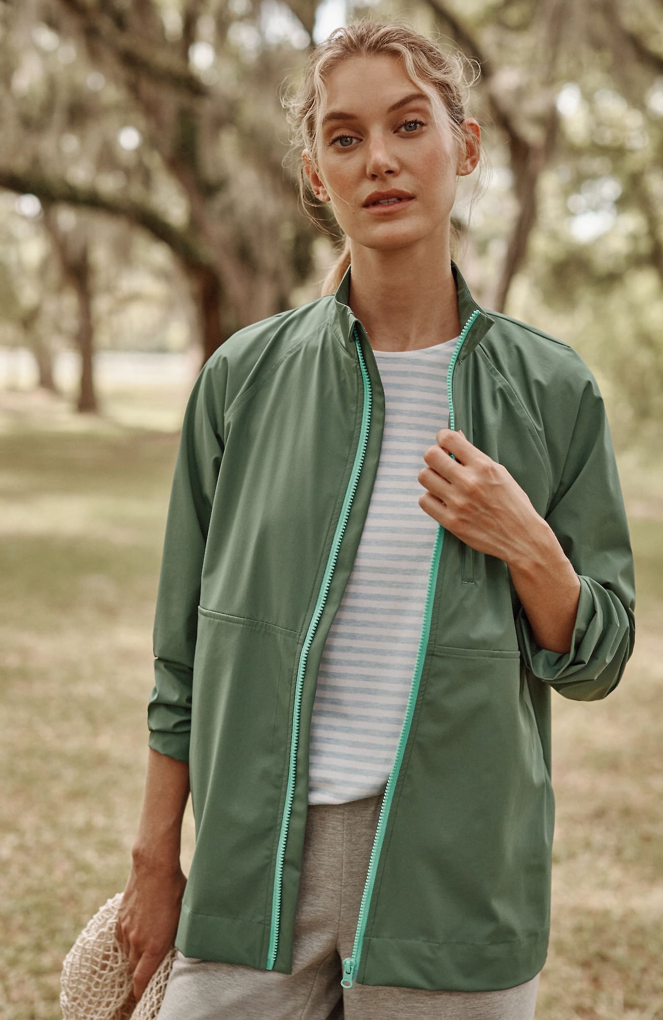 Jjill J.jill Fit Contrasting-zipper Jacket In Ivy Green