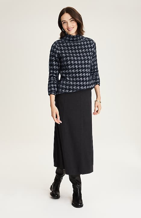 Wavy-Stripes Textured Sweater