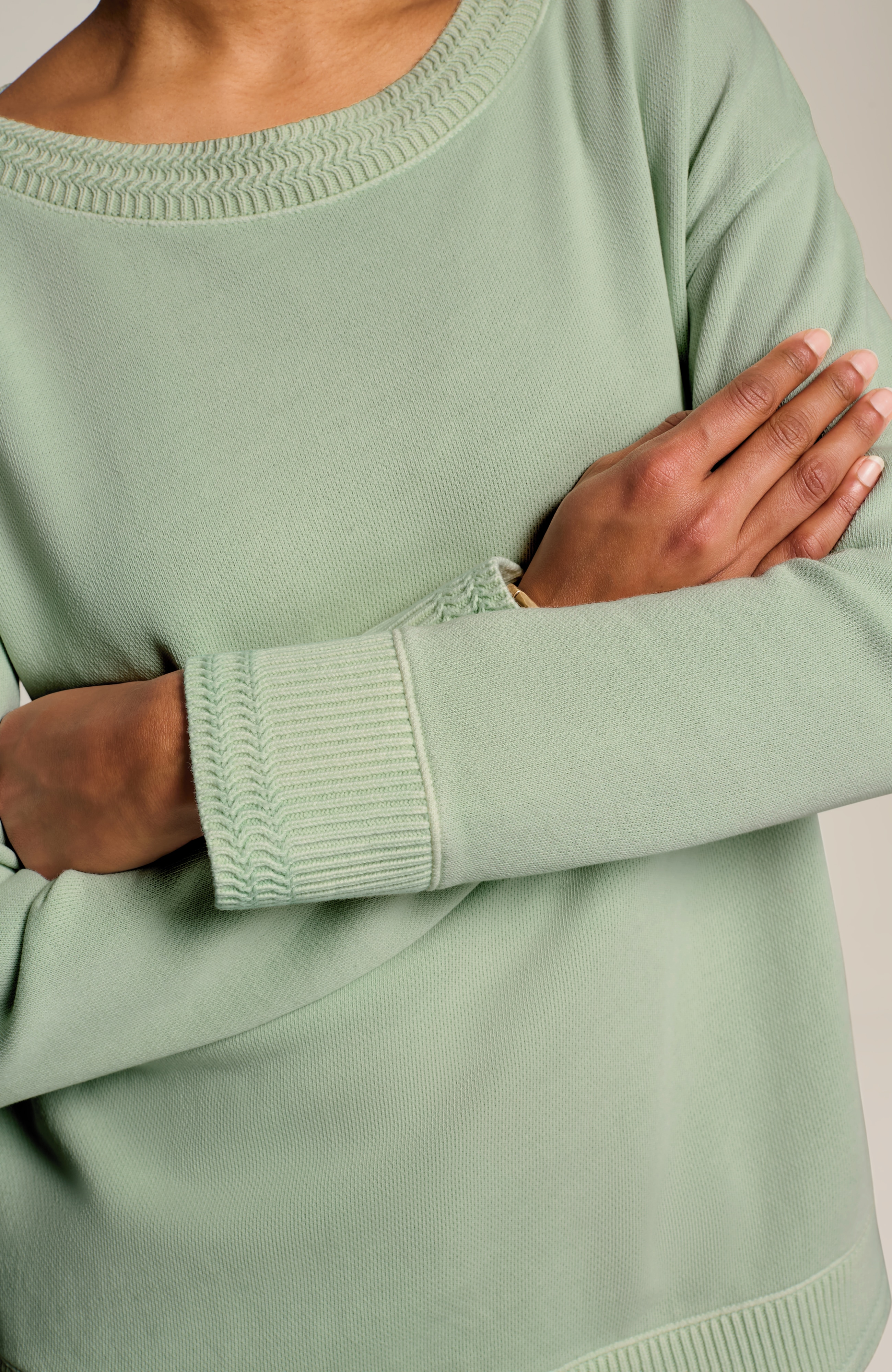 sweater-trimmed garment-dyed pullover