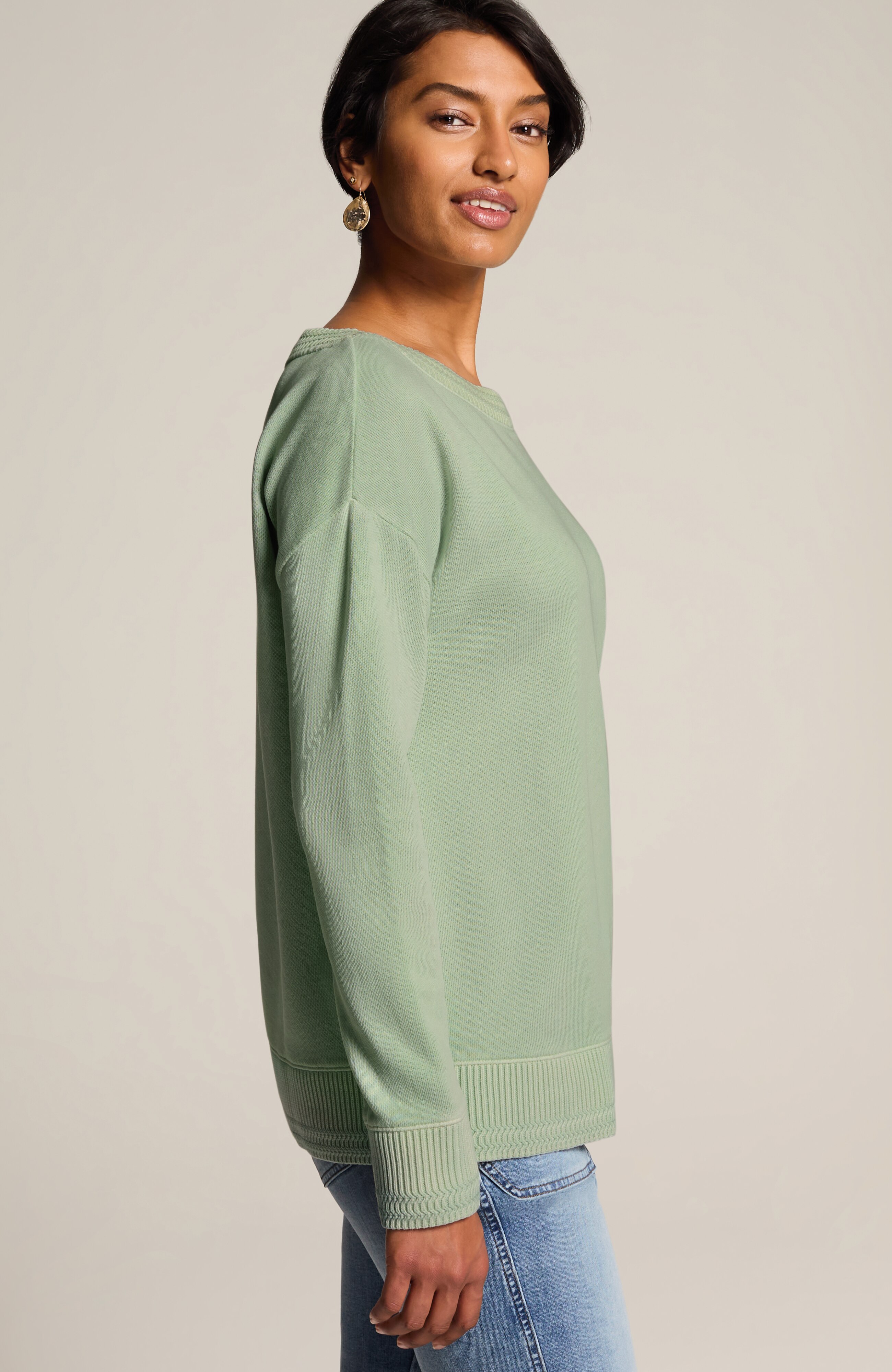 sweater-trimmed garment-dyed pullover