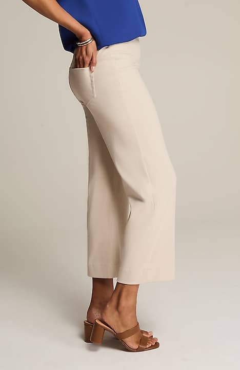 wearever smooth-fit cropped wide-leg knit jeans