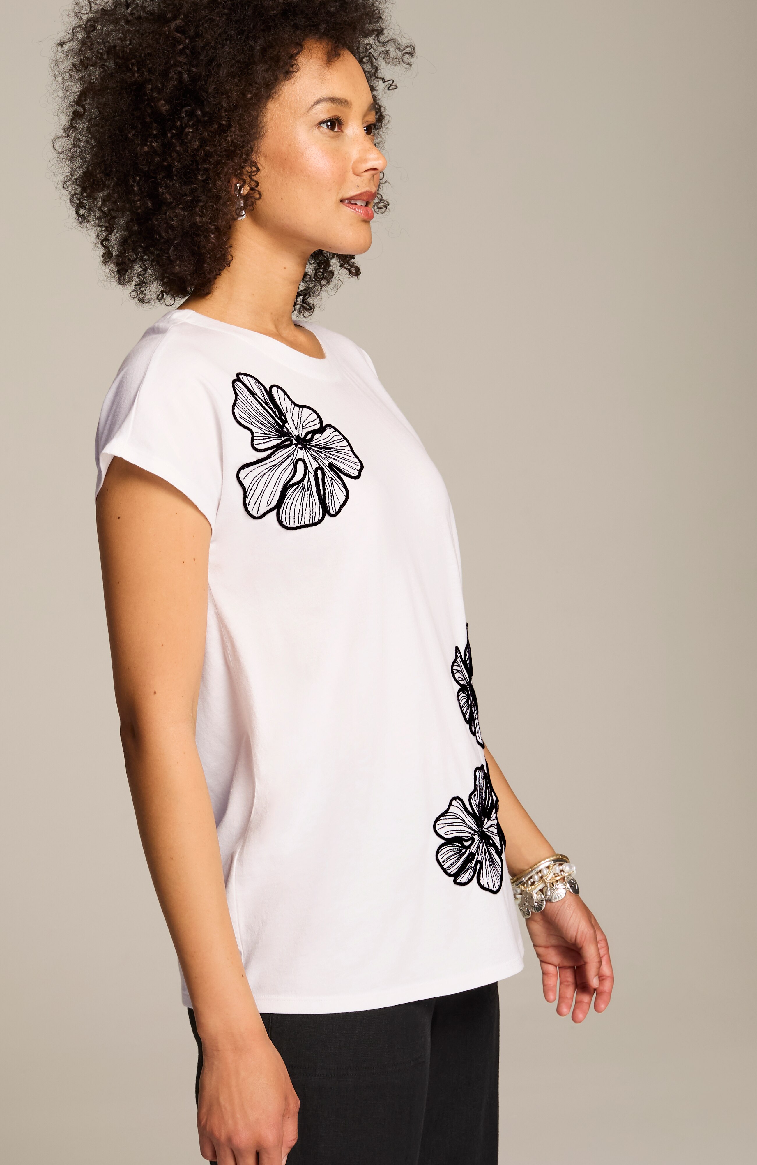 トップス WILLFULLY10th embroidery logopackT-shirt FLORAL-EMBROIDERED TOP | JJill