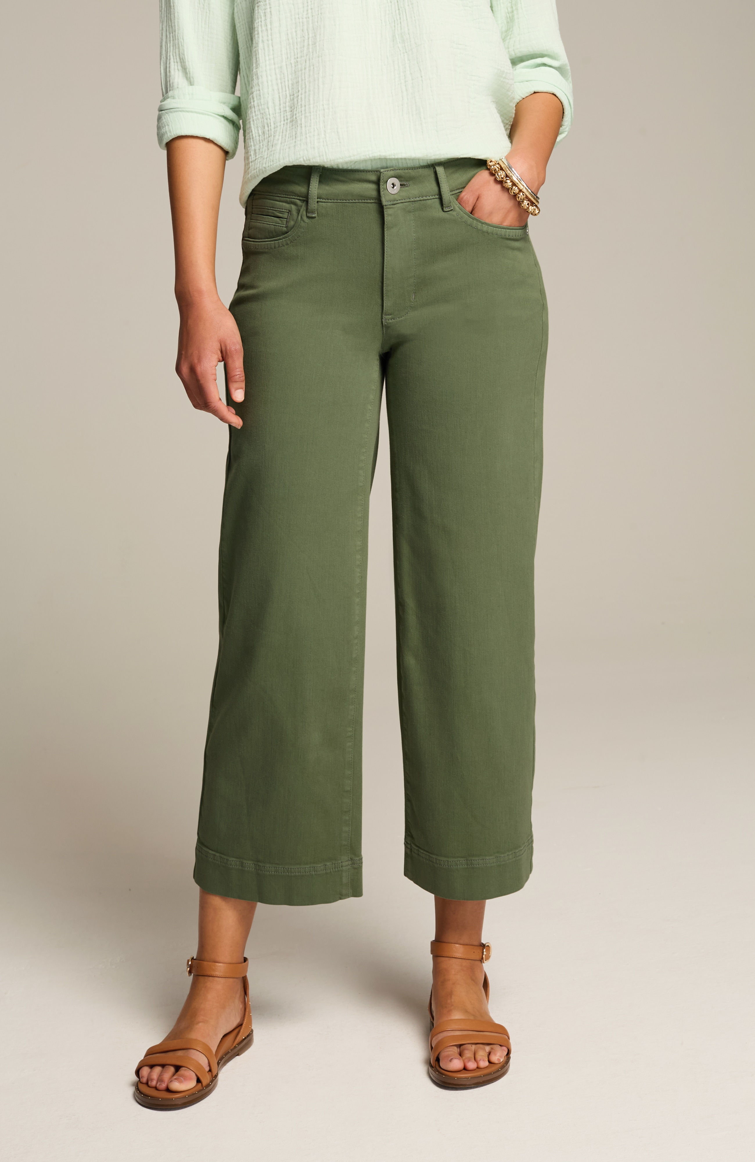 wide-leg cropped jeans