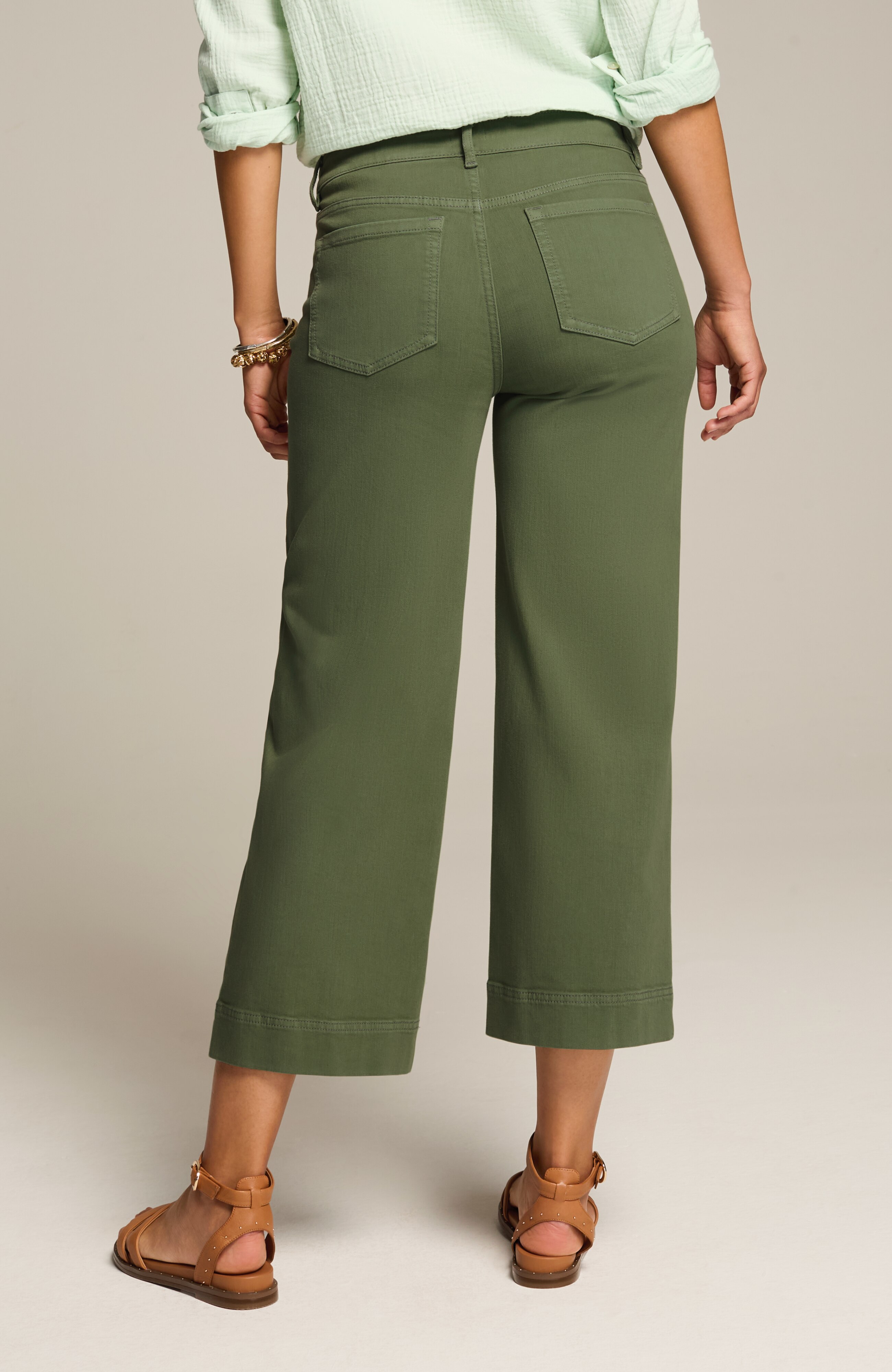 wide-leg cropped jeans