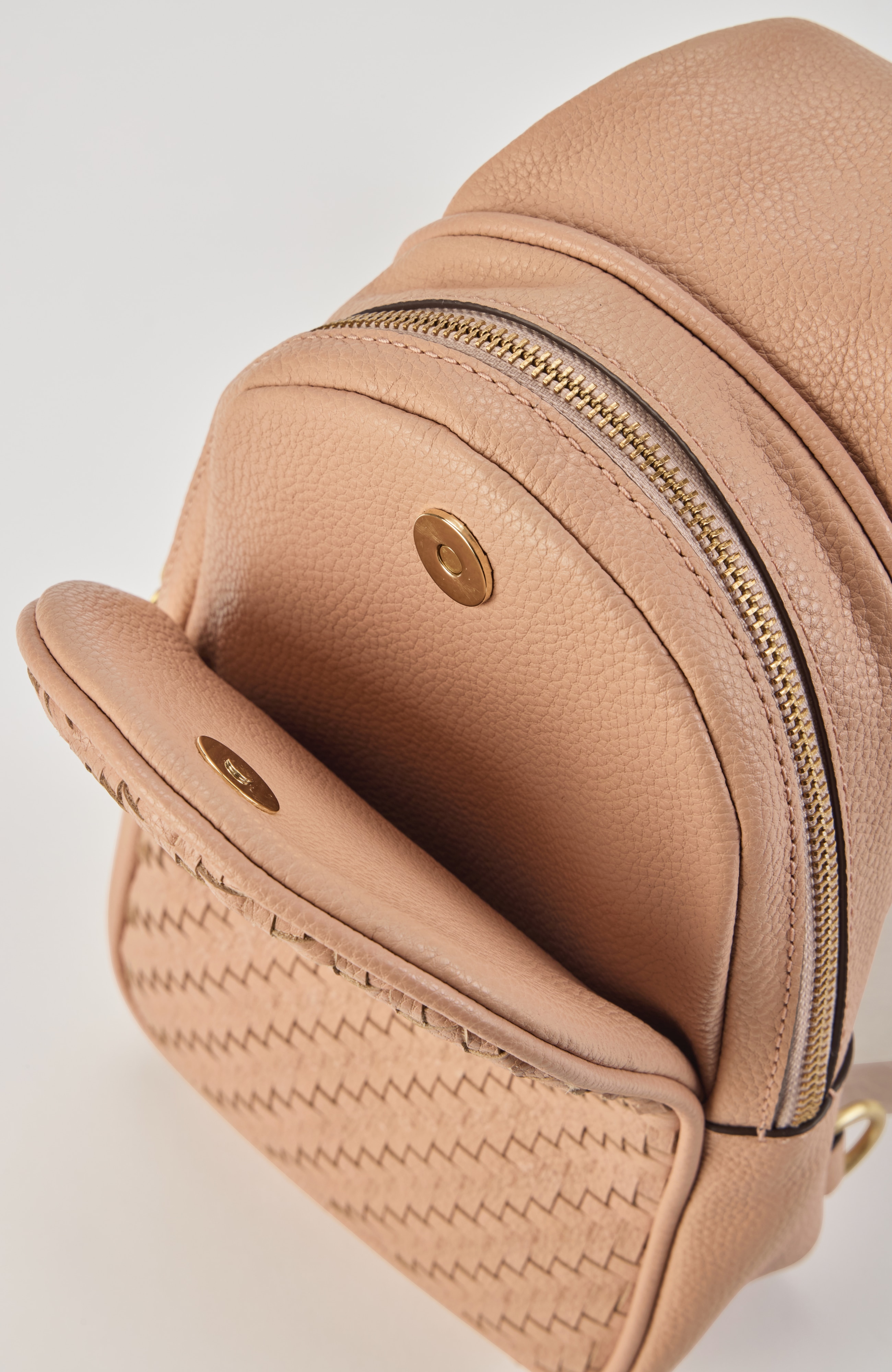 LEATHER EVERYDAY SLING BAG | JJill