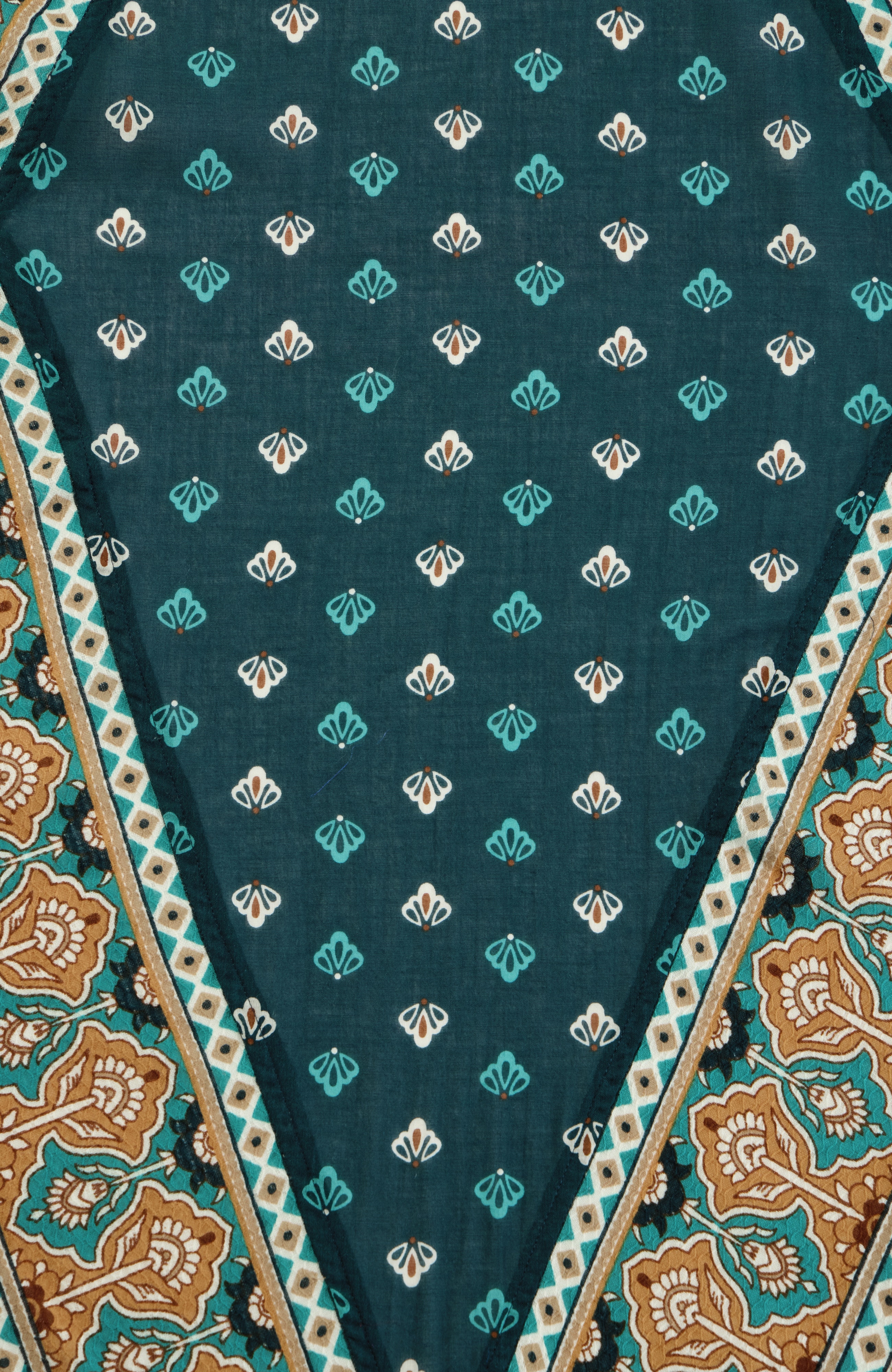 mixed-pattern tasseled diamond scarf