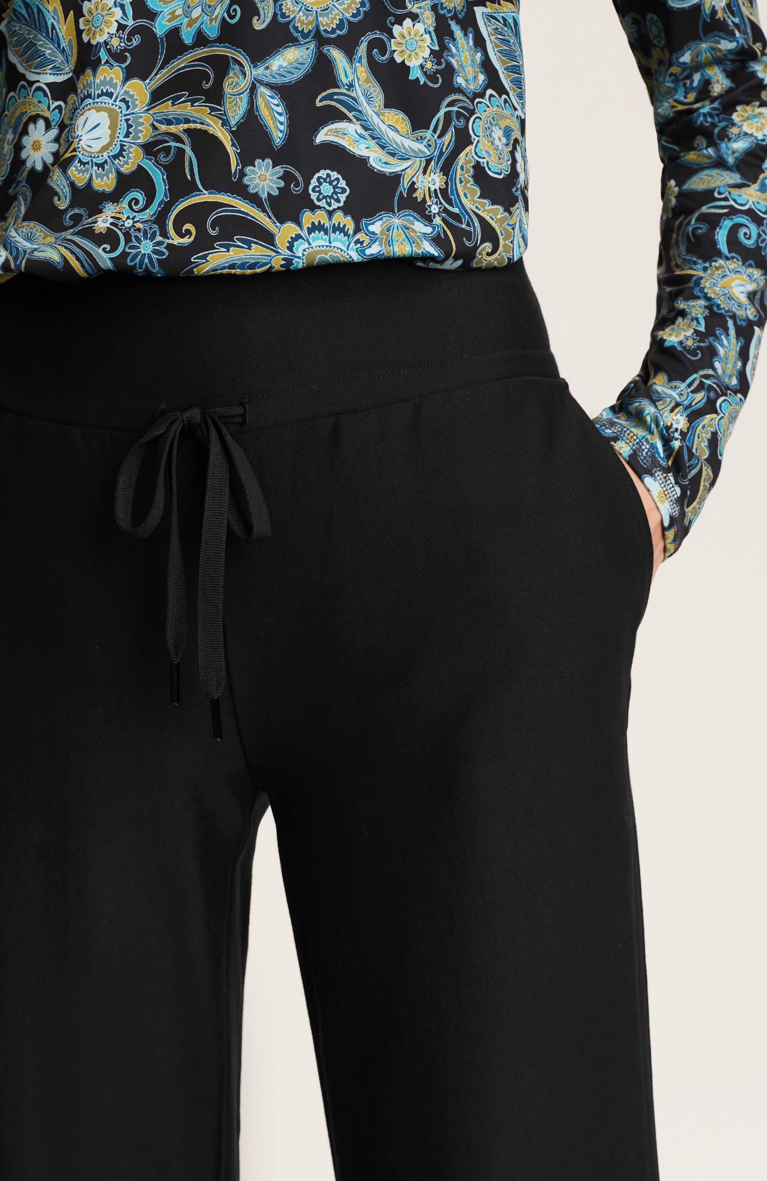 fit stretch-knit wide-leg pants