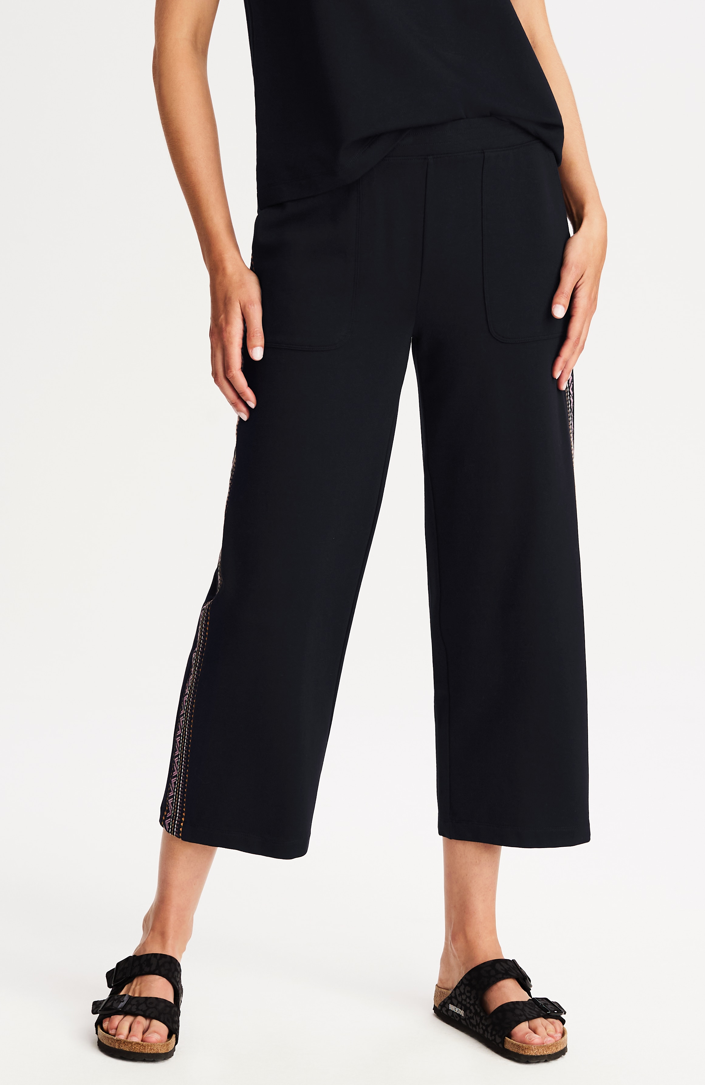fit french terry embroidered wide-leg crops