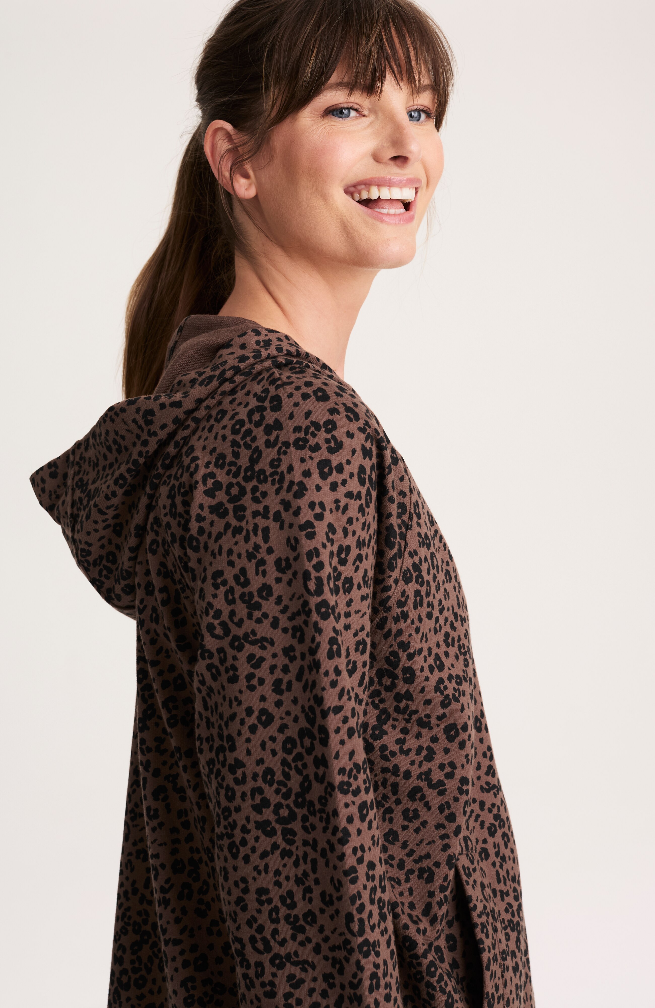 fit leopard-printed zipper hoodie
