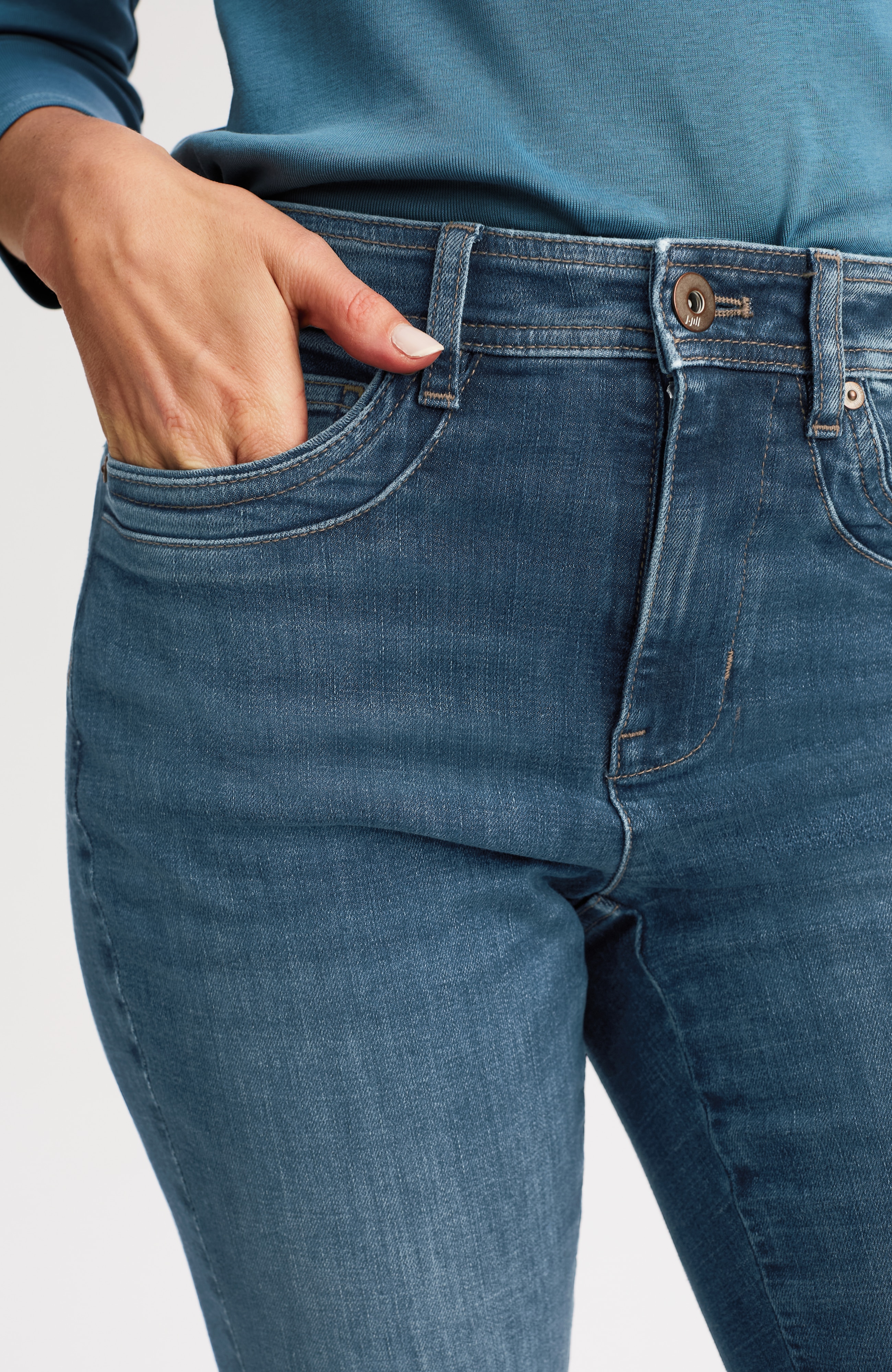 high-rise curved-pocket flare jeans