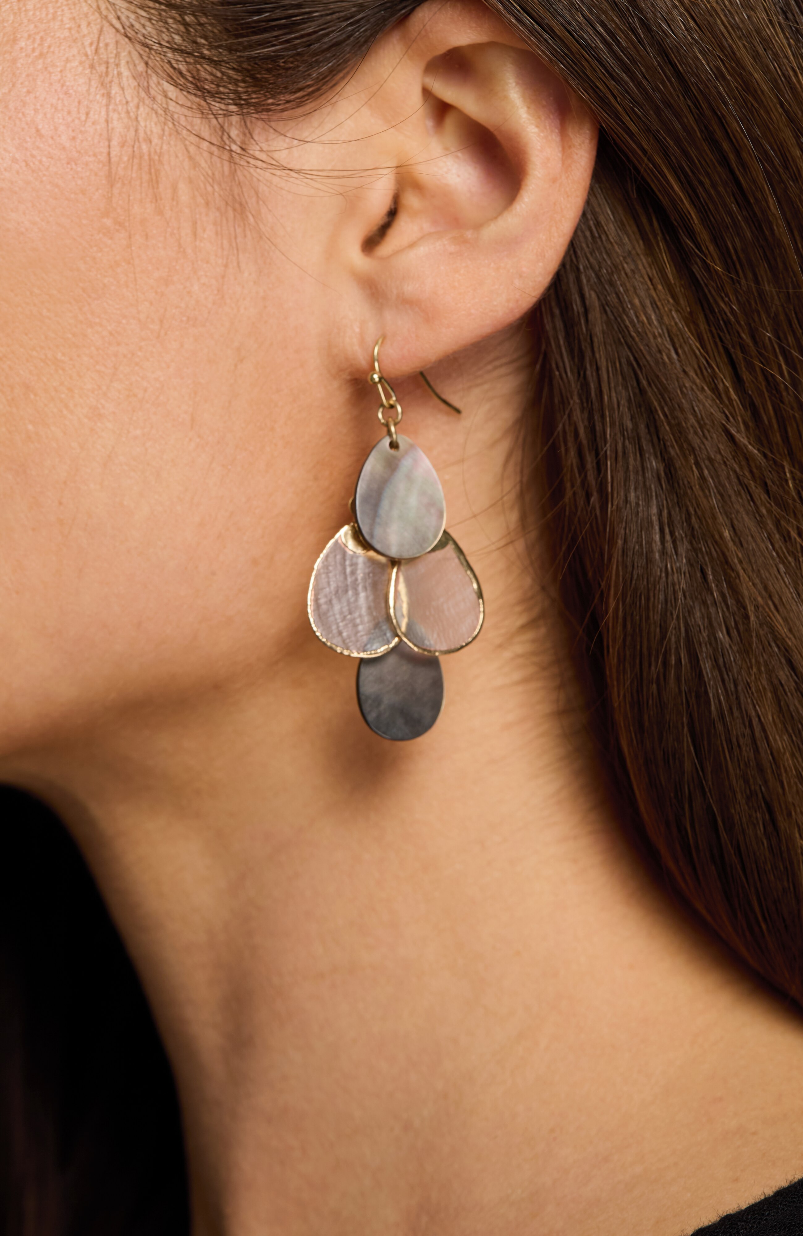 【関税＆送料込み】ChloAC Shells Earrings Chloé Shells drop earrings in gold - Chloe | Mytheresa