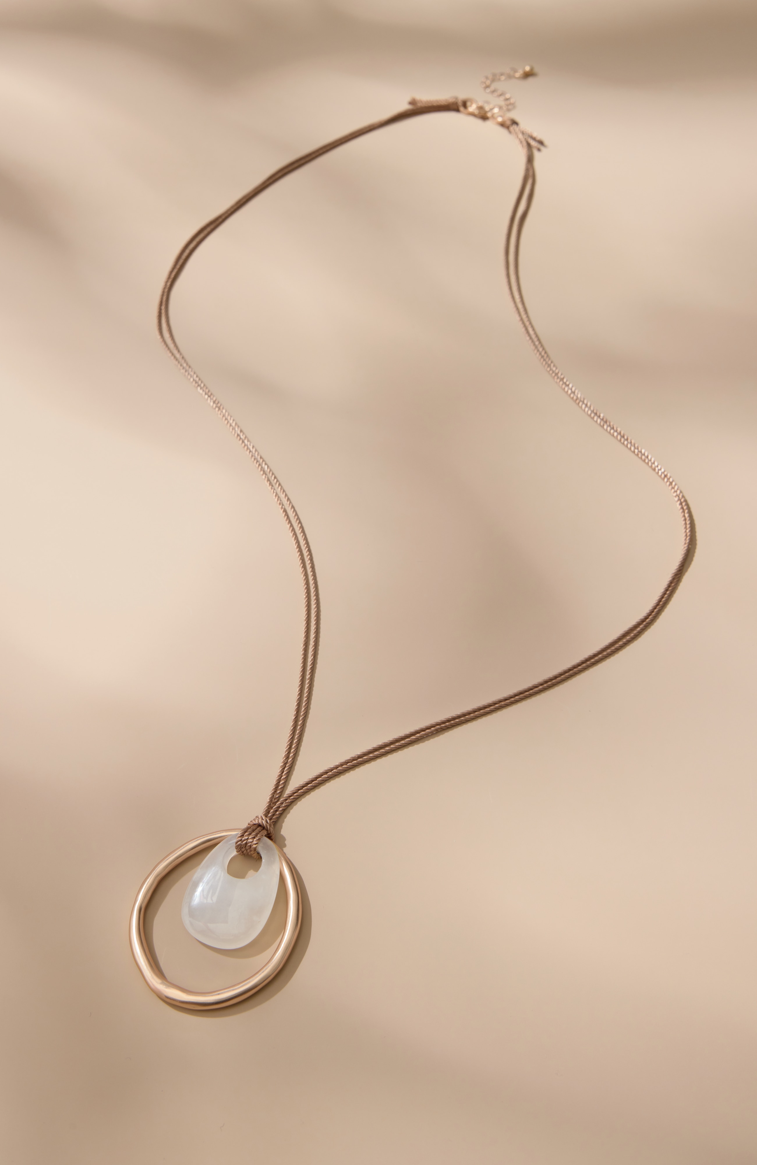 simple corded pendant necklace