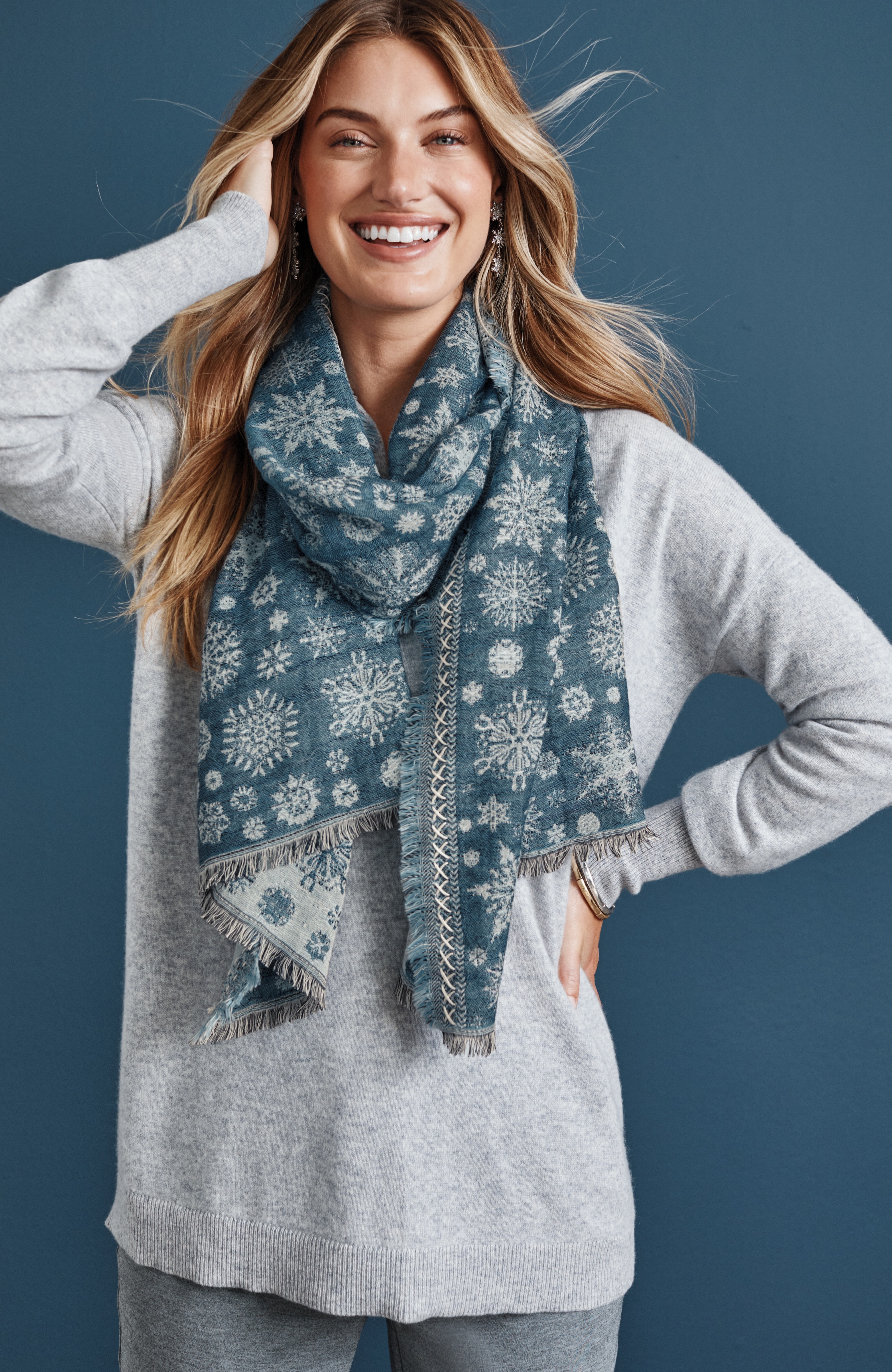 embroidered snowflake jacquard scarf