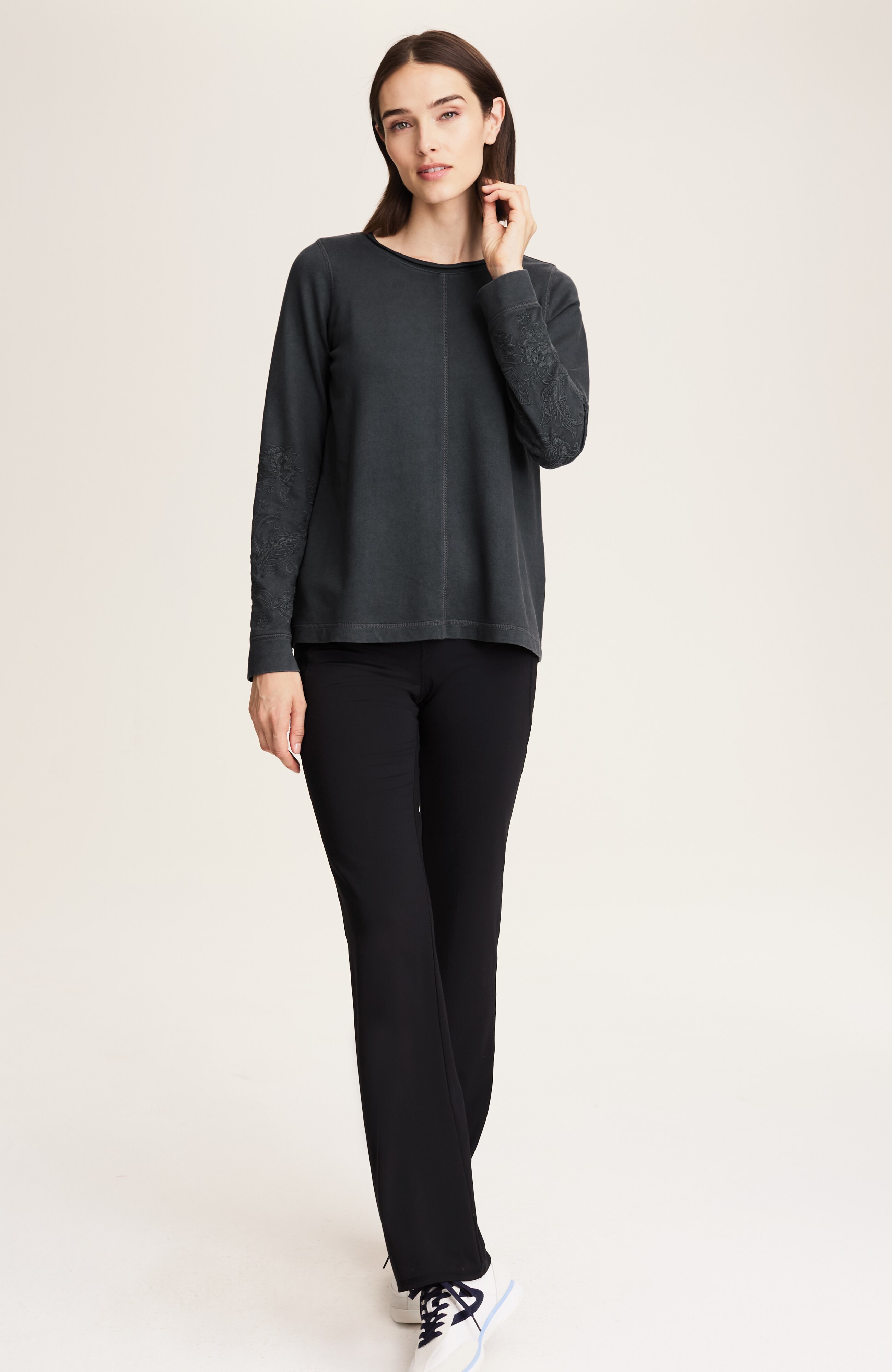 fit embroidered garment-dyed pullover