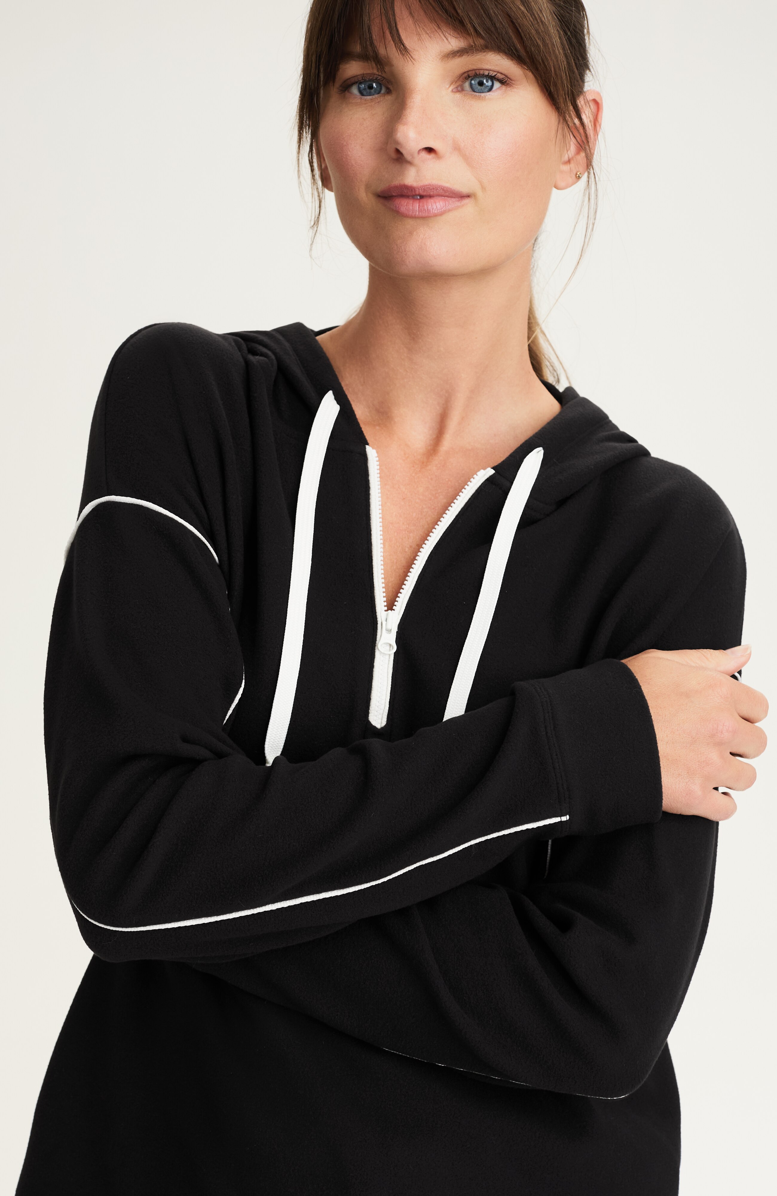 fit cozy contrast-trimmed sweatshirt
