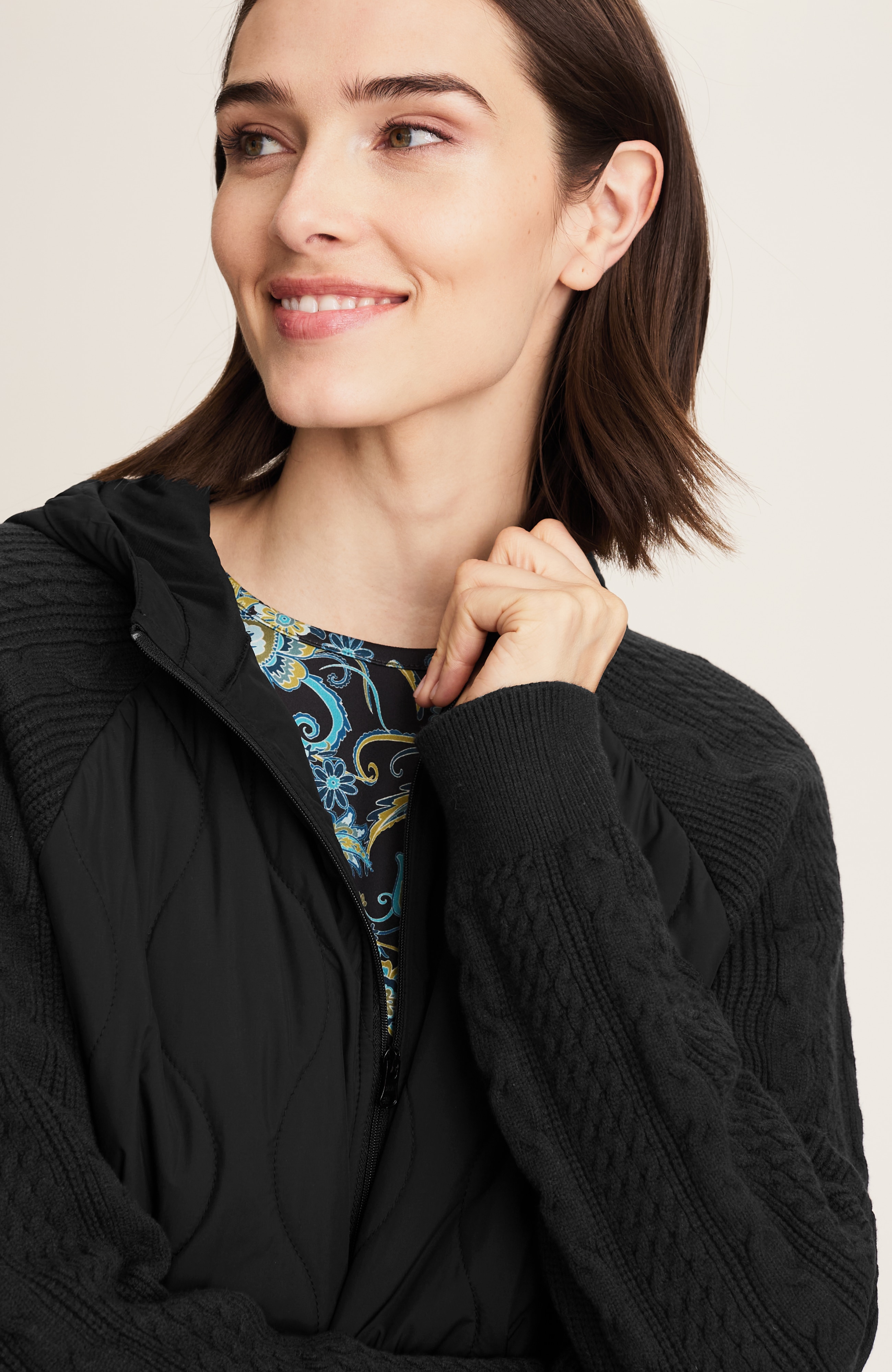 fit sweater-sleeve puffer jacket