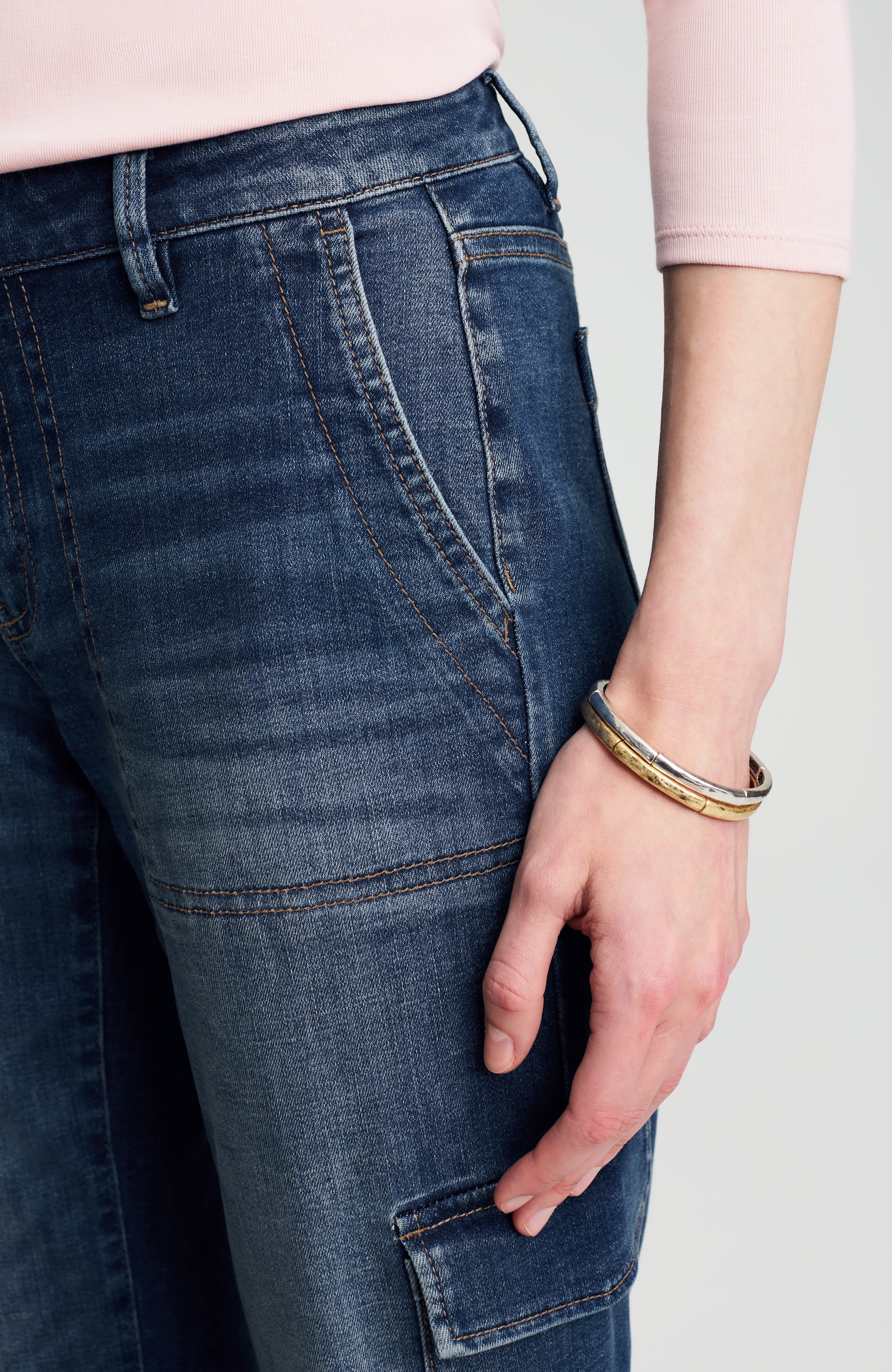 relaxed straight-leg cargo jeans