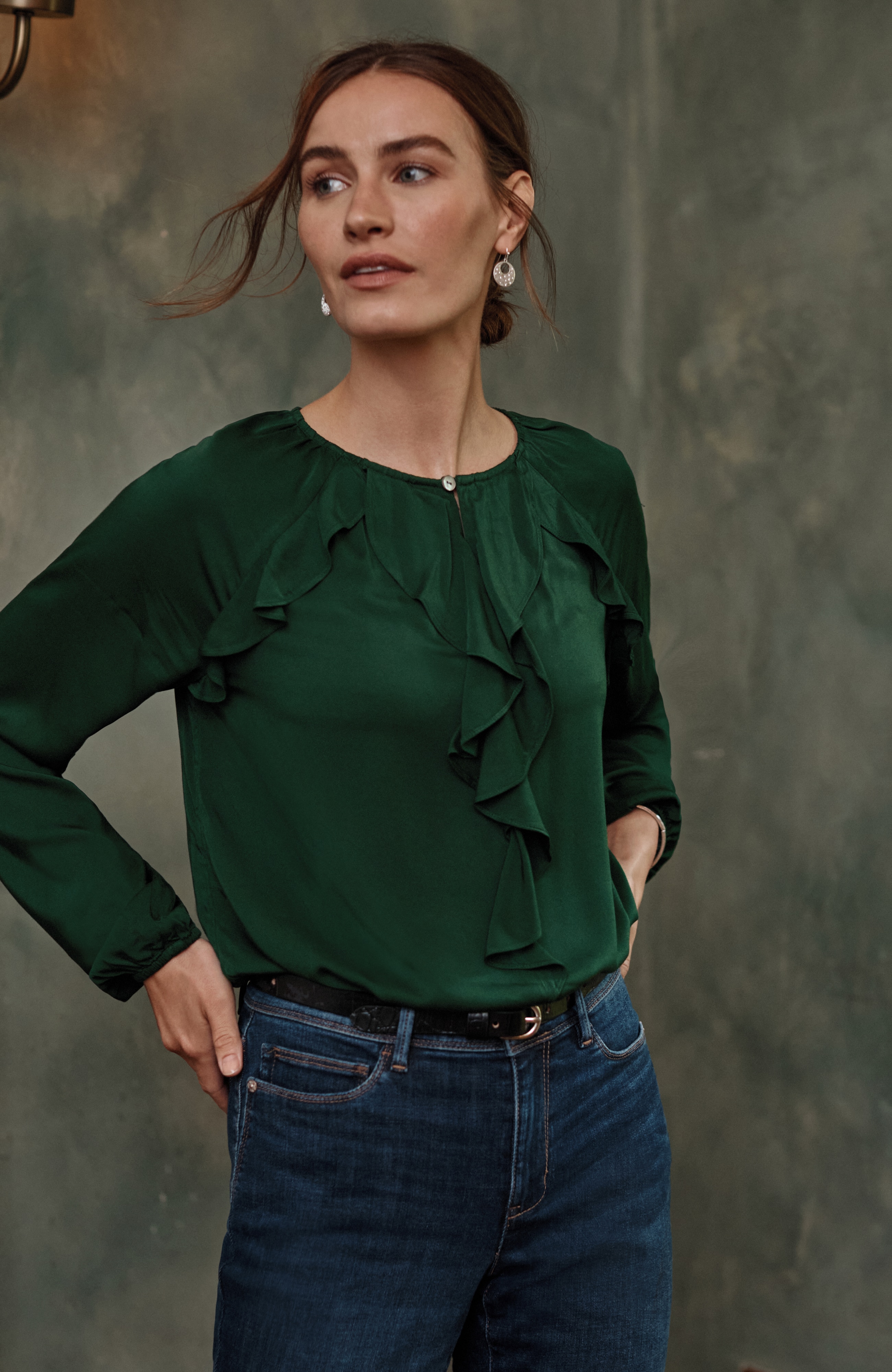 338061_01Q.jpg?impolicy=pdp-