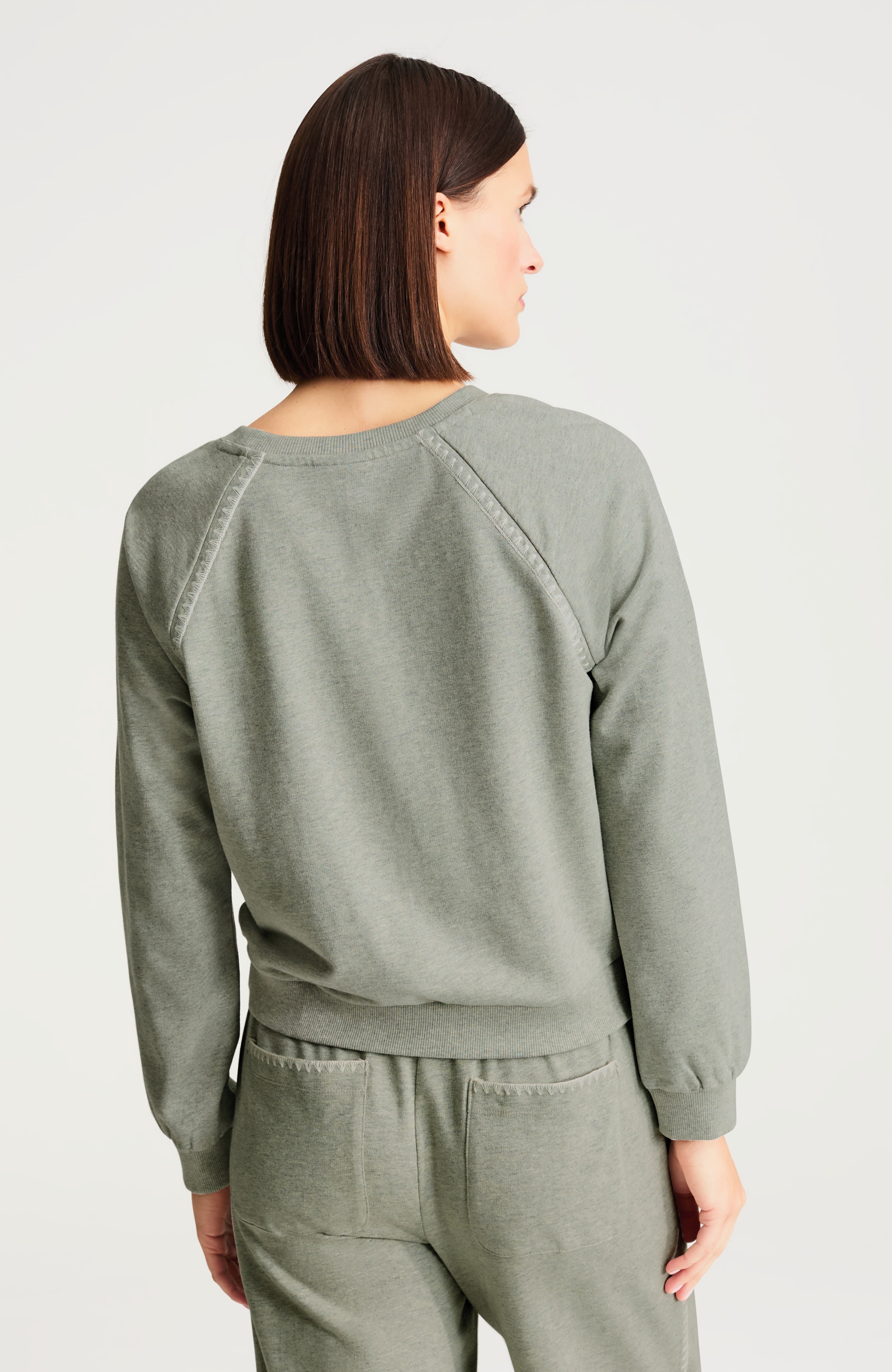fit whipstitched pullover