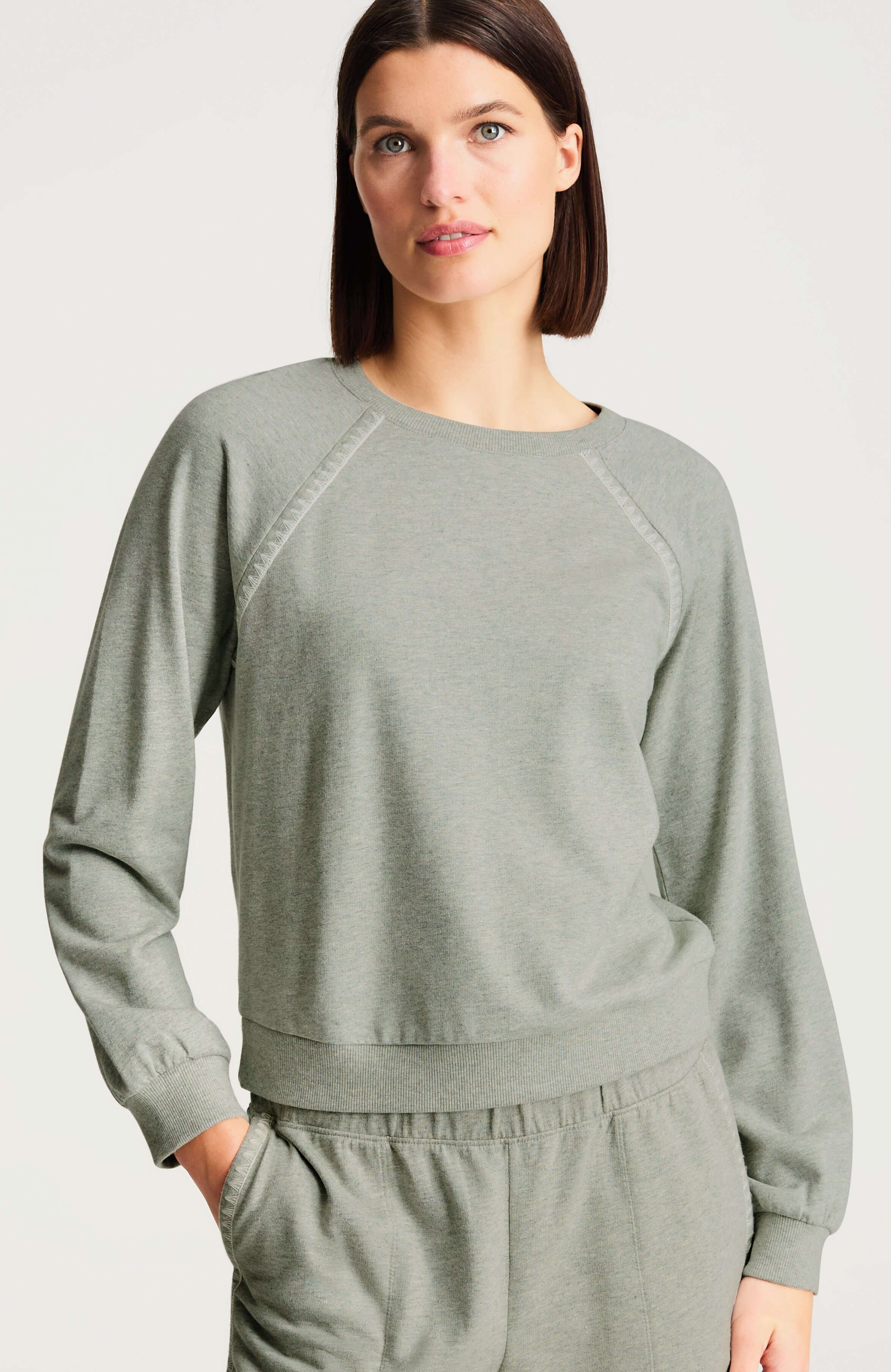 fit whipstitched pullover