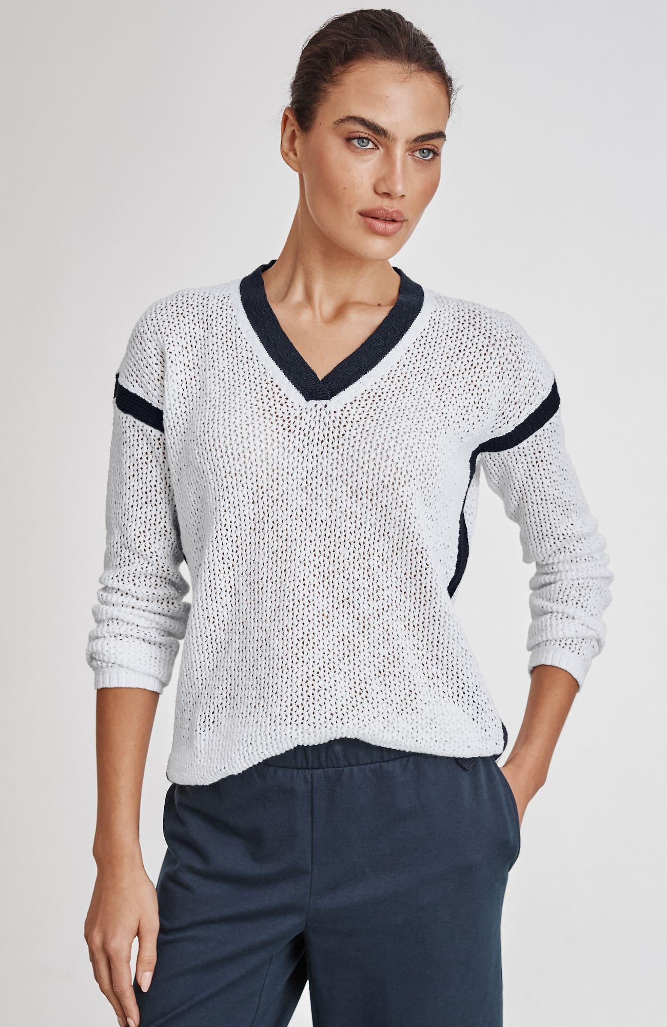 Women's Plus Size Fit Contrast V-Neck Sweater (White/Navy Blue) (Size: 3X) J. Jill