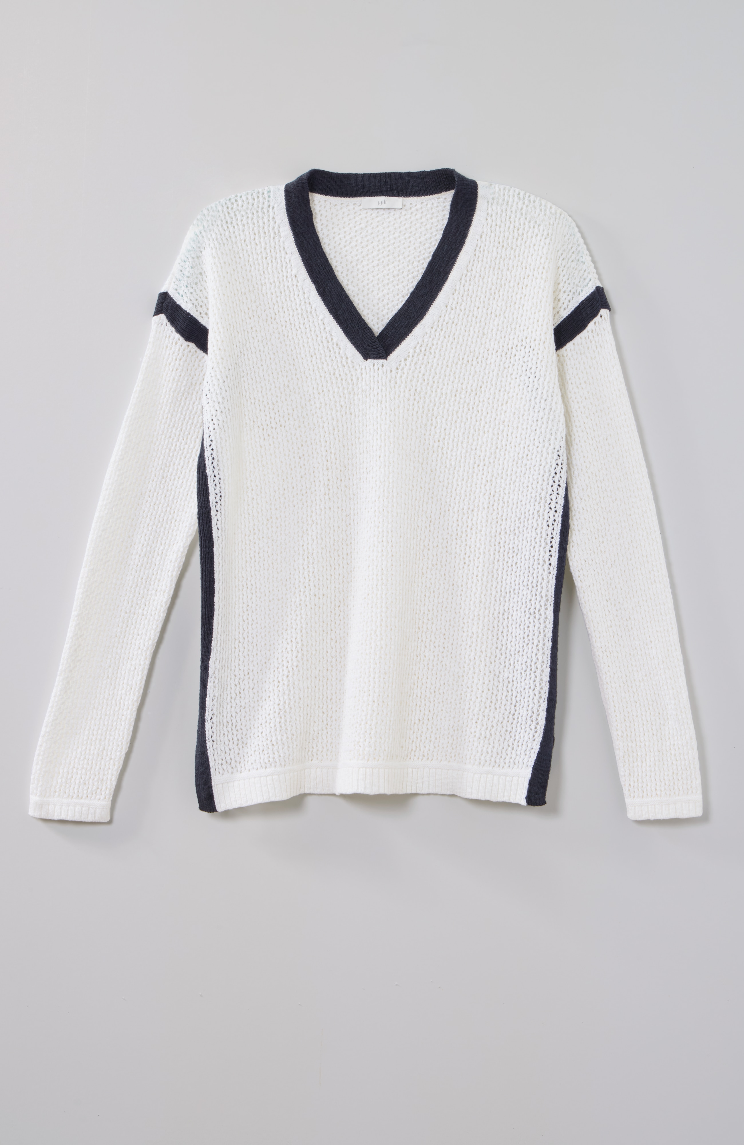 fit contrast v-neck sweater