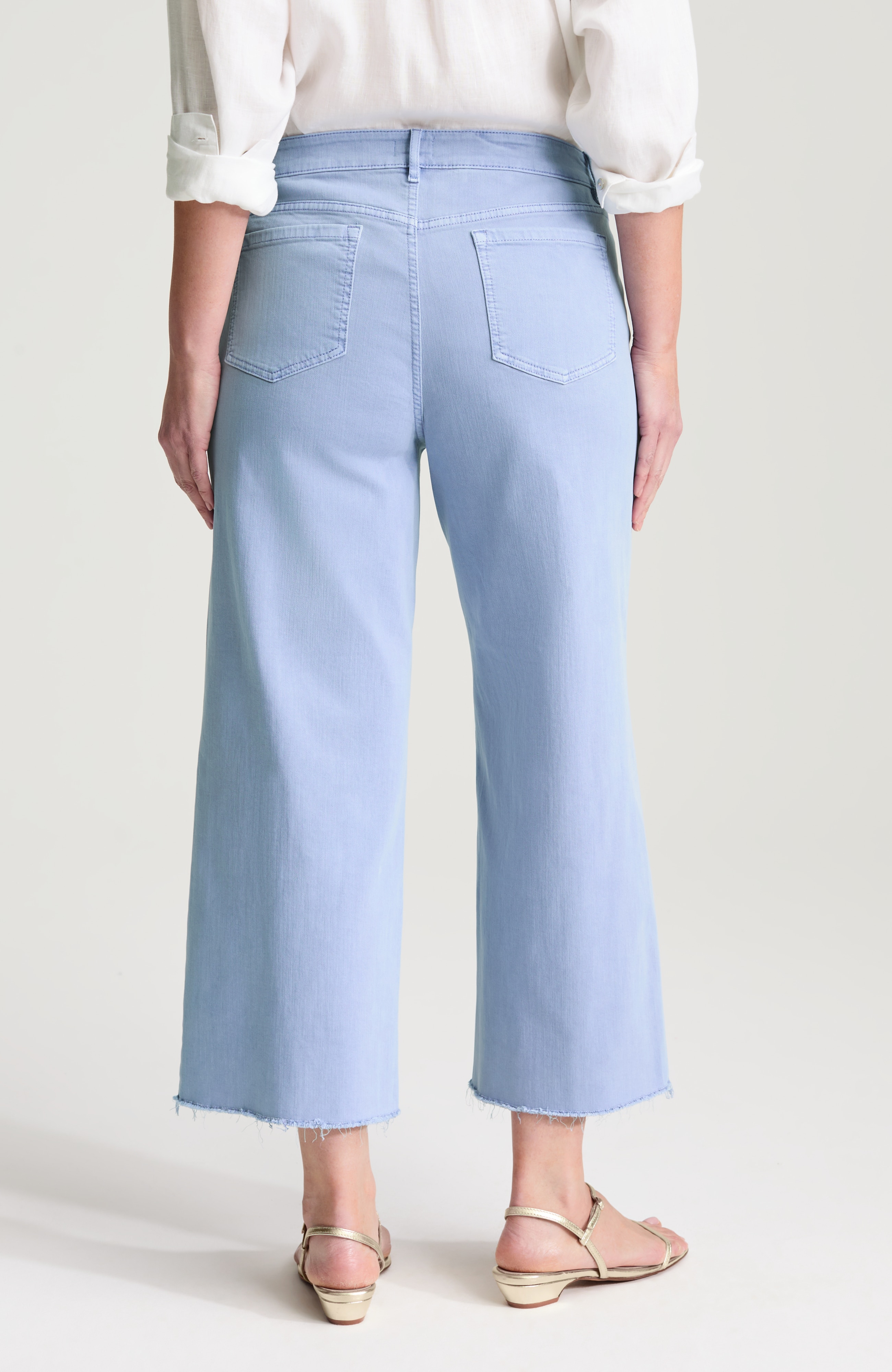 mid-rise wide-leg crops