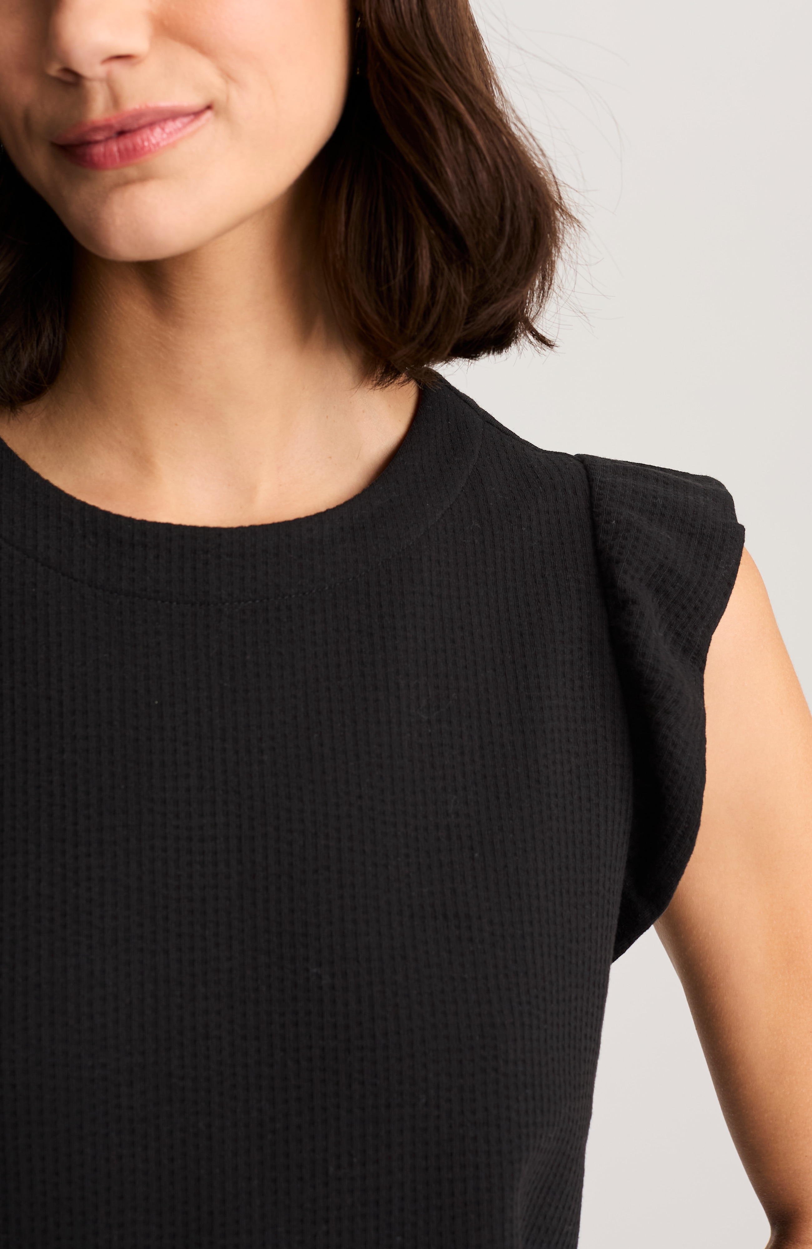 textured ruffle-sleeve top