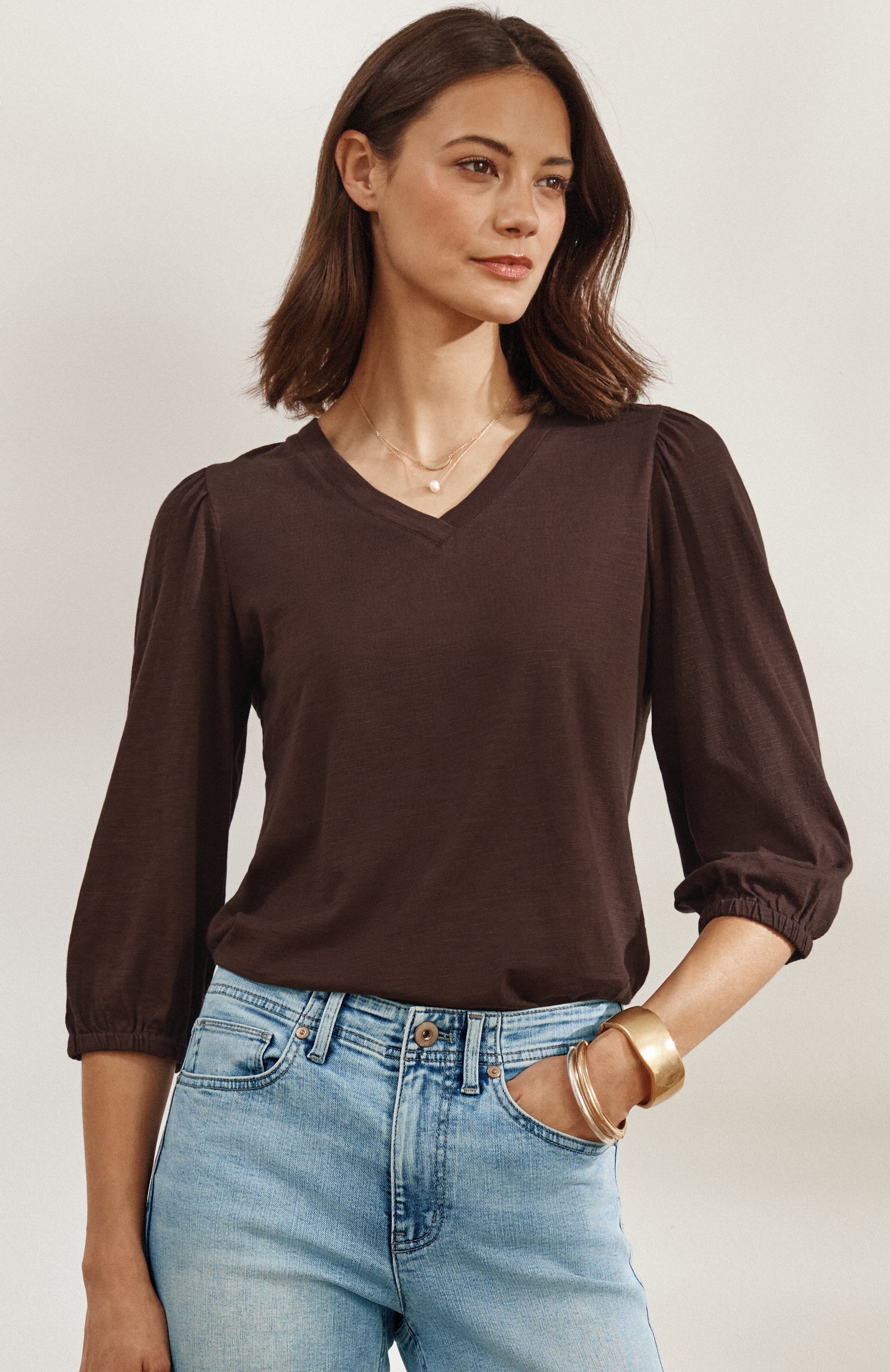 v-neck elastic-sleeve top