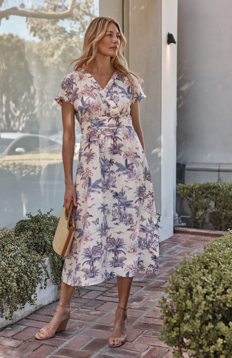 printed linen dress VENUS Cutout Maxi | Palm Oasis while the flattering design offers versatility Blue-Printed Sleeveless Print Dress X29734