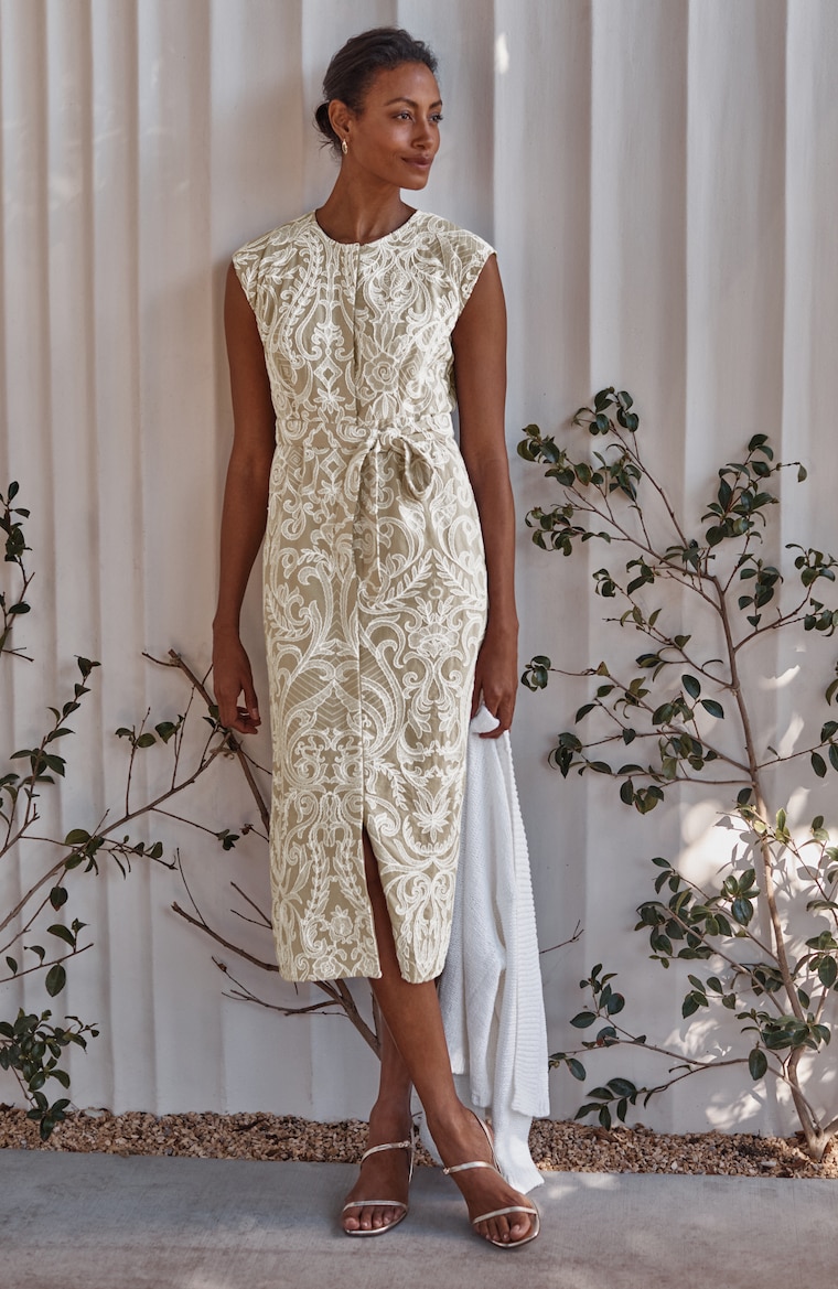 embroidered dress midi Cassie perfect for weddings and parties. Woman FARM Rio Blue Linen