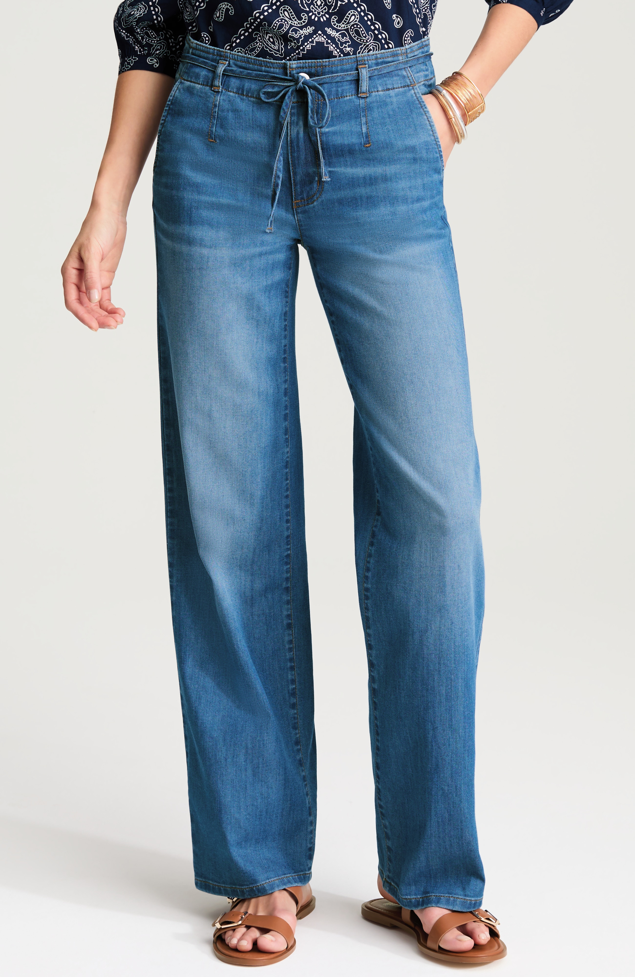 lightweight tie-waist wide-leg jeans