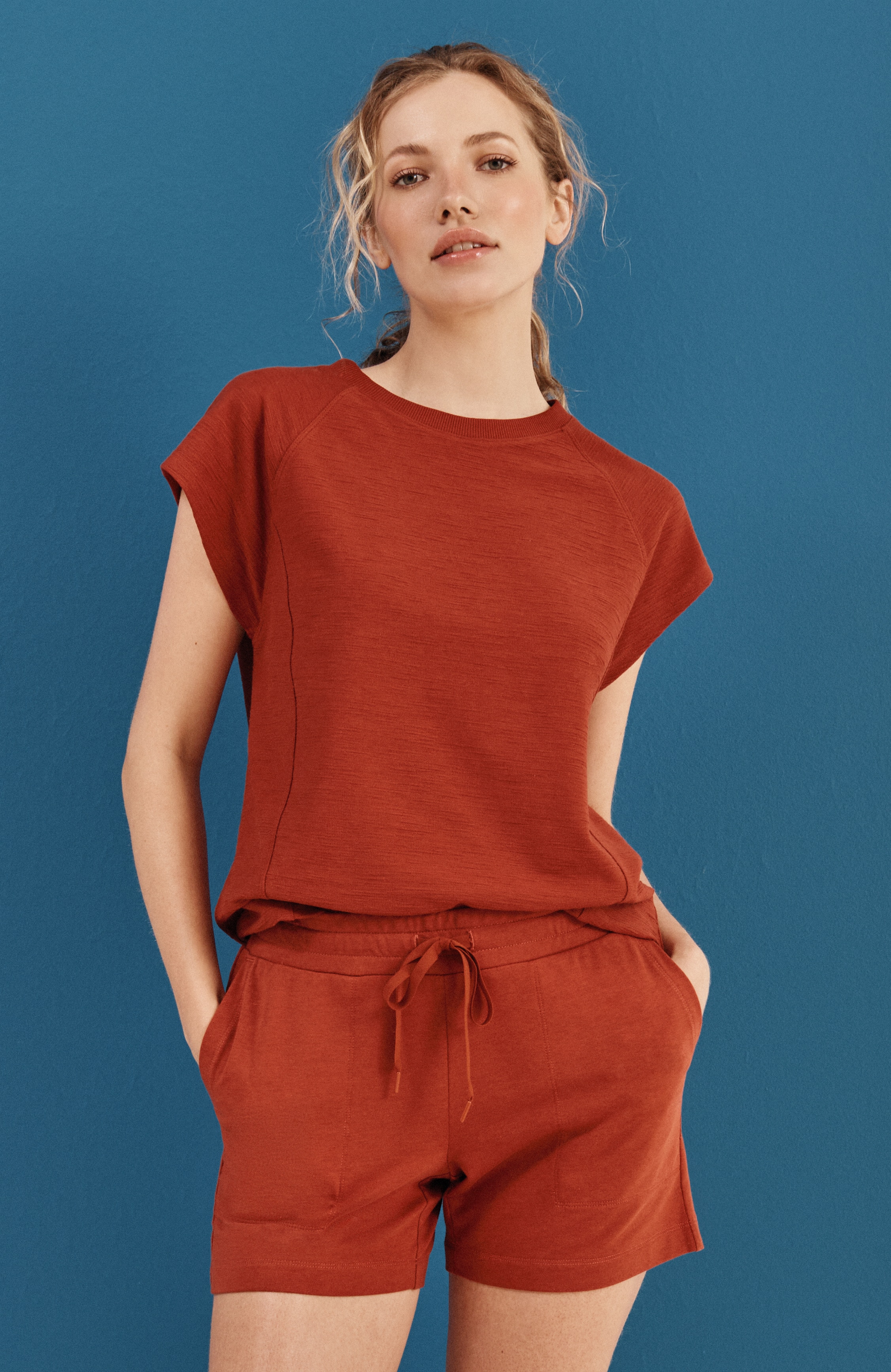 fit textured cap-sleeve top