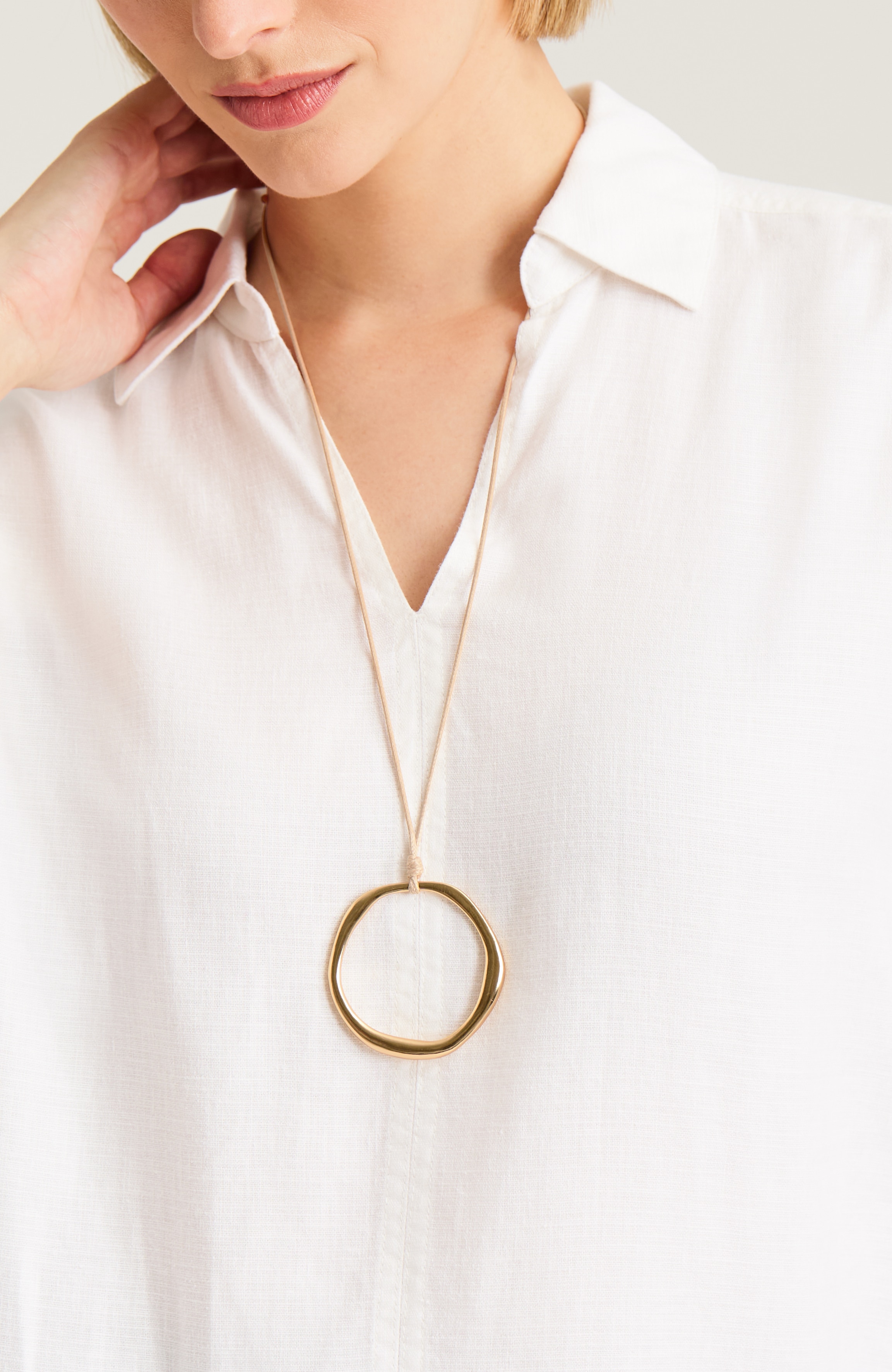 goldtone metal-ring pendant necklace