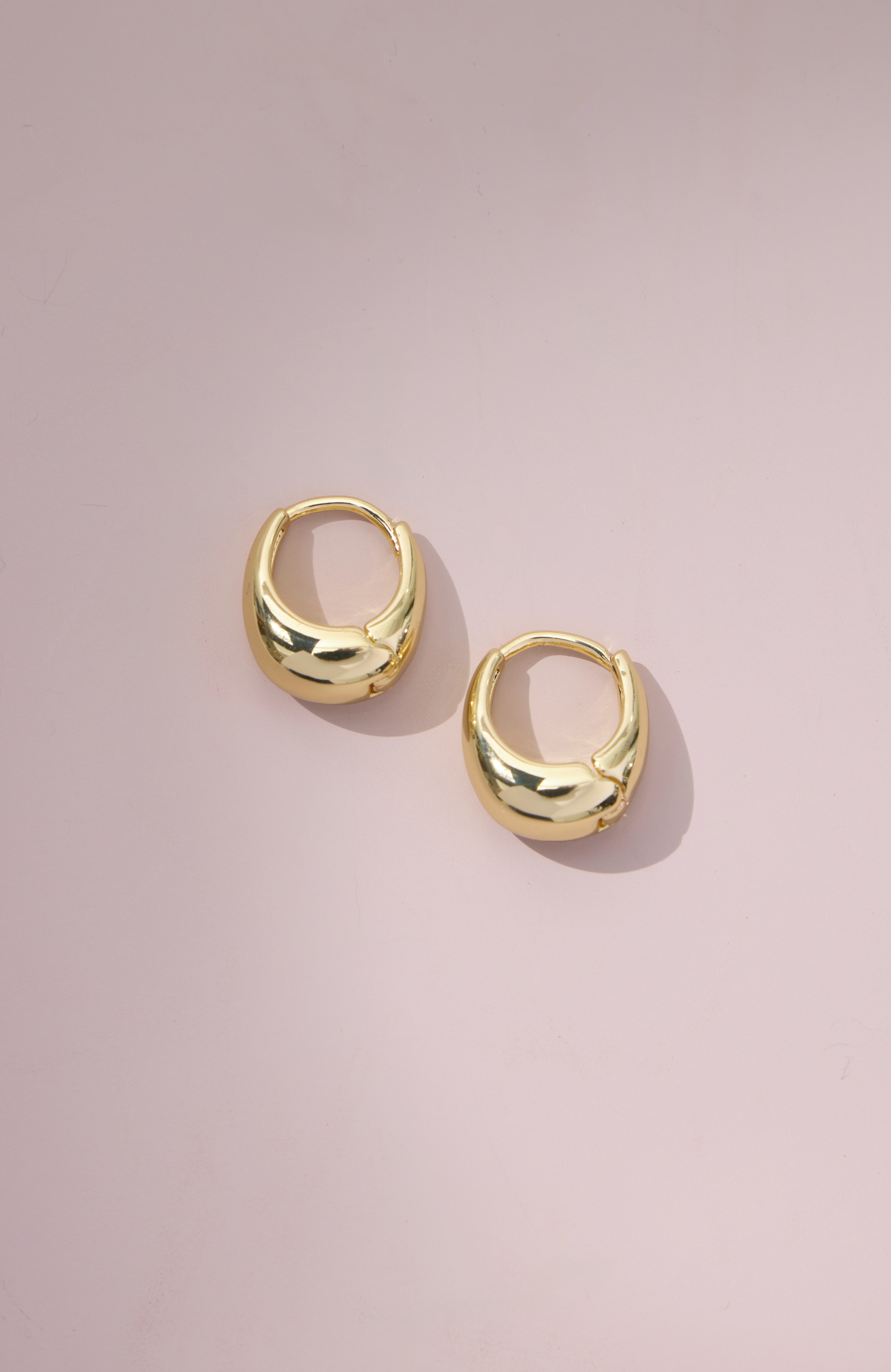 demi-fine oval huggie hoops