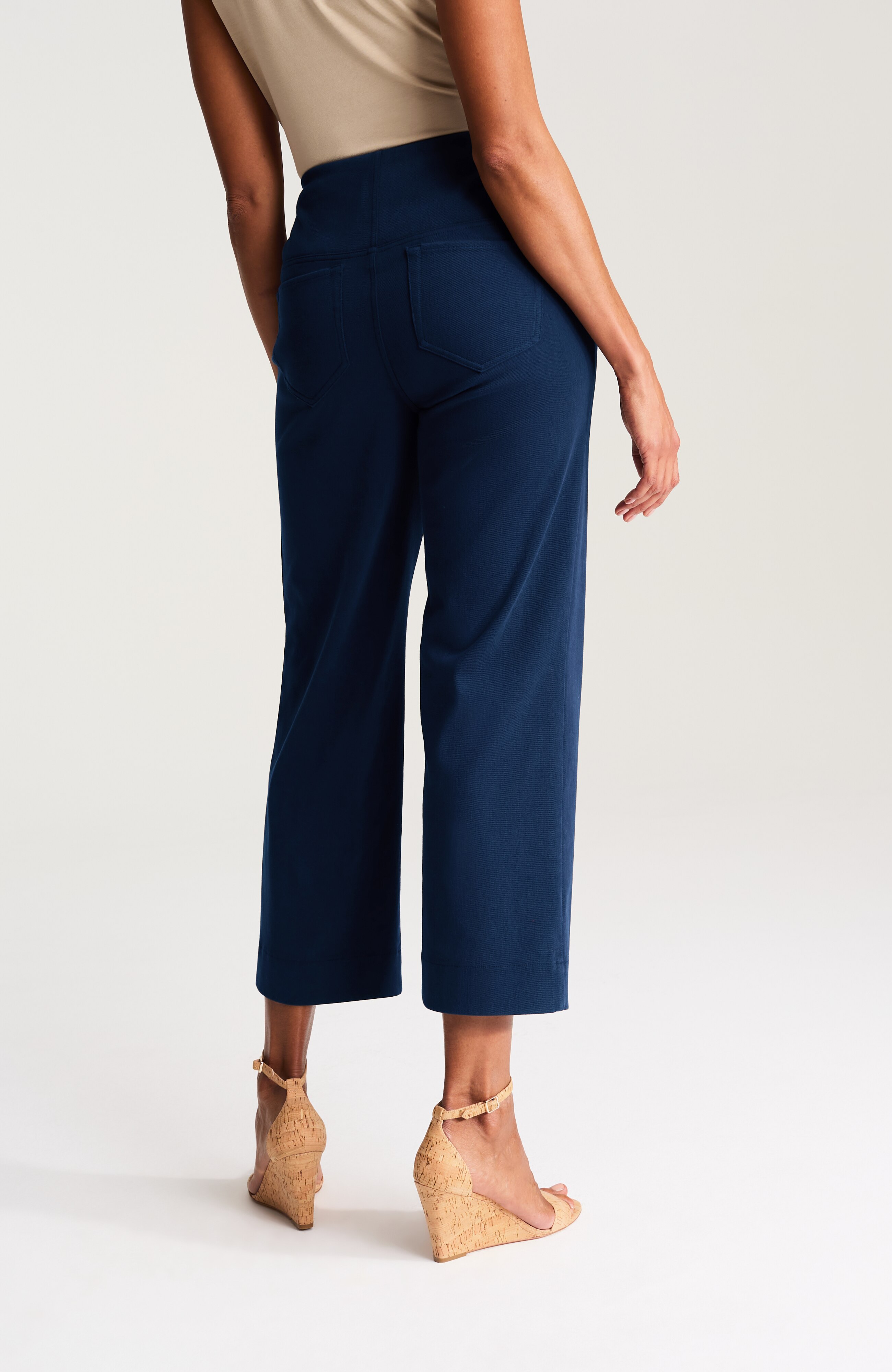 wearever smooth-fit cropped knit jeans