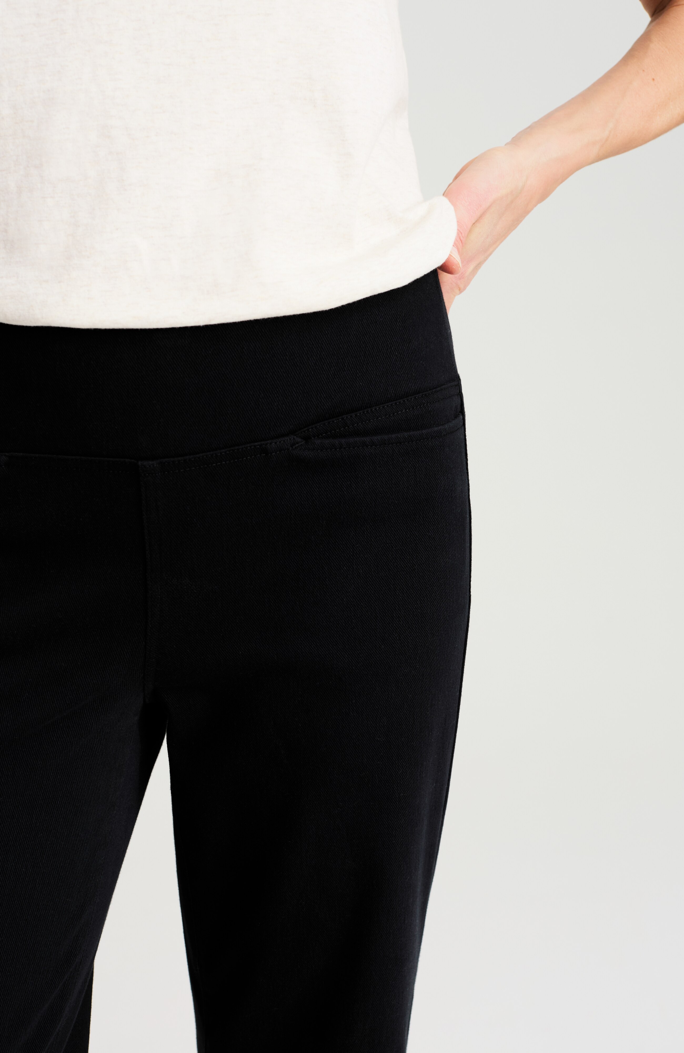 wearever smooth-fit cropped knit jeans