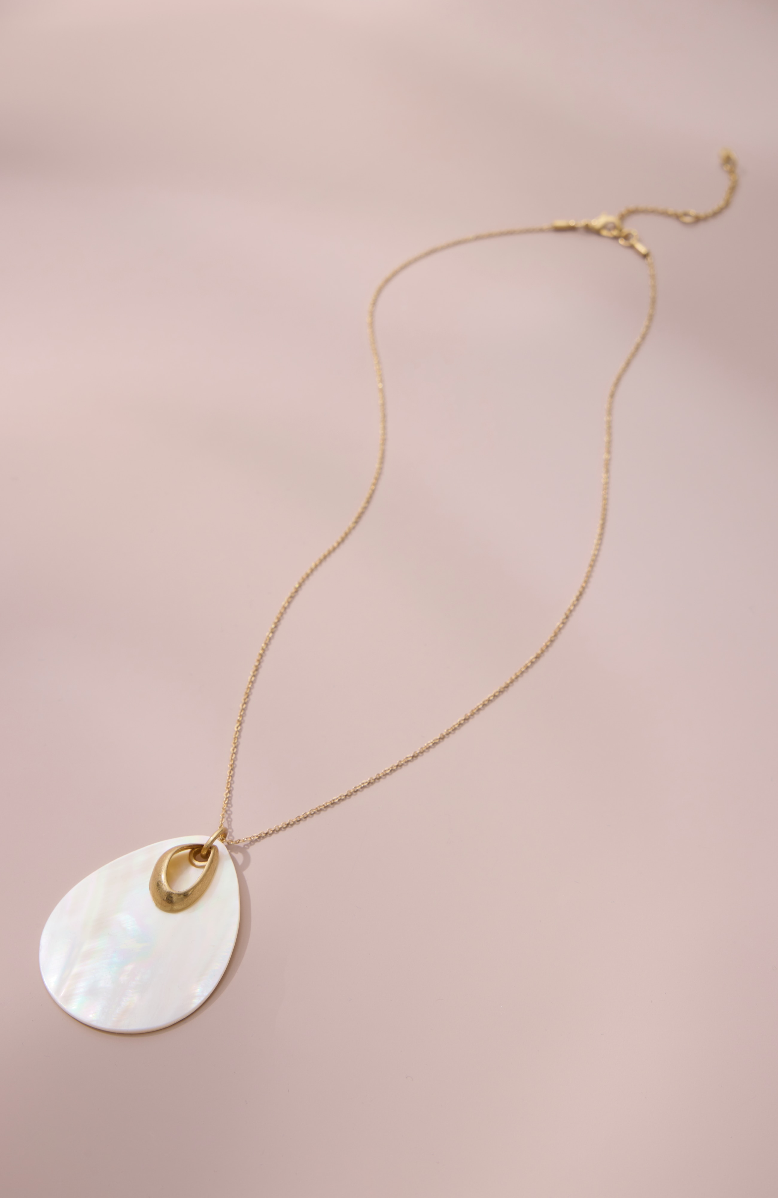 cultured mother-of-pearl pendant necklace